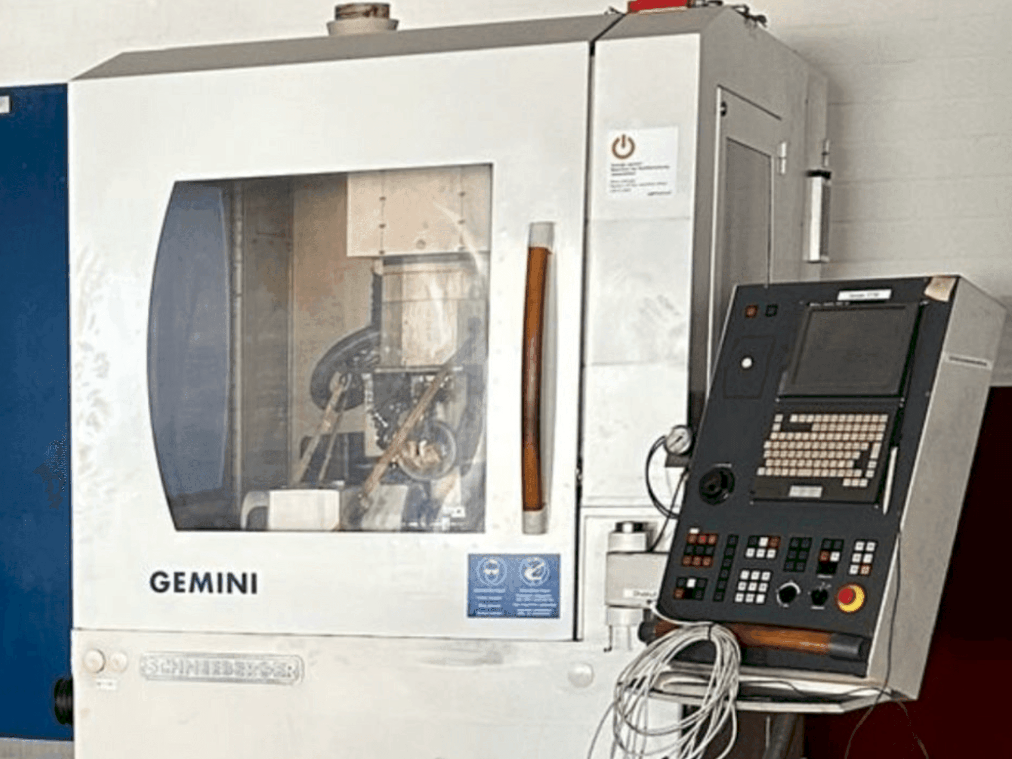 Vista frontale della macchina Schneeberger MRG Gemini