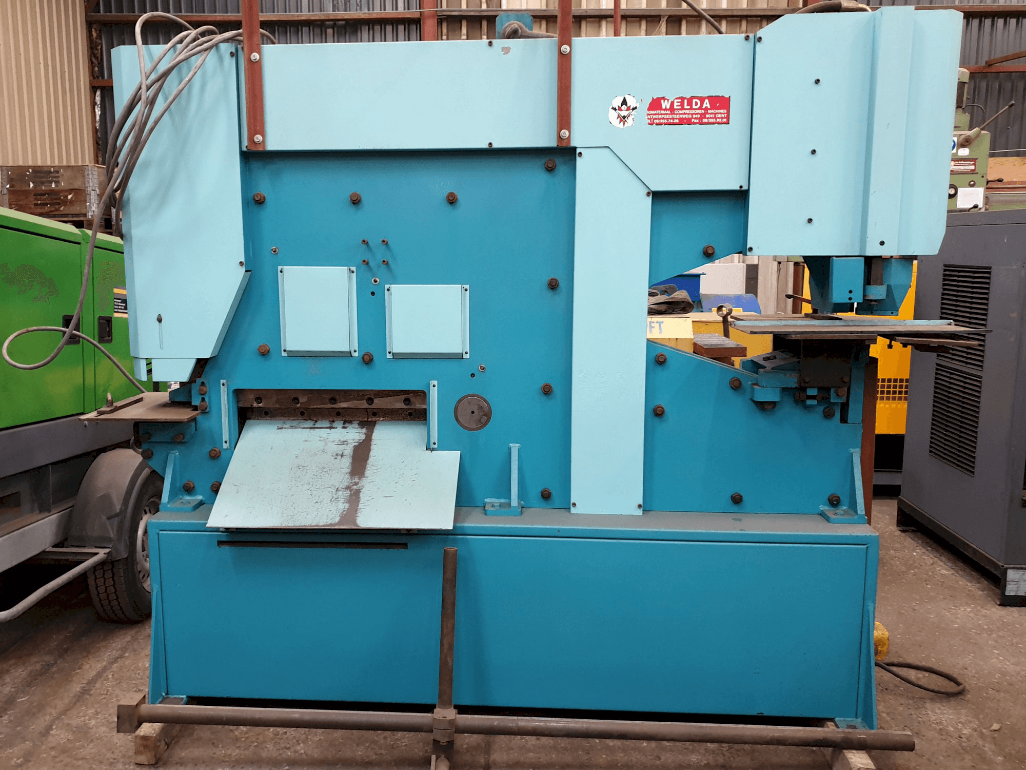 Vista frontale della macchina IMS HY 120