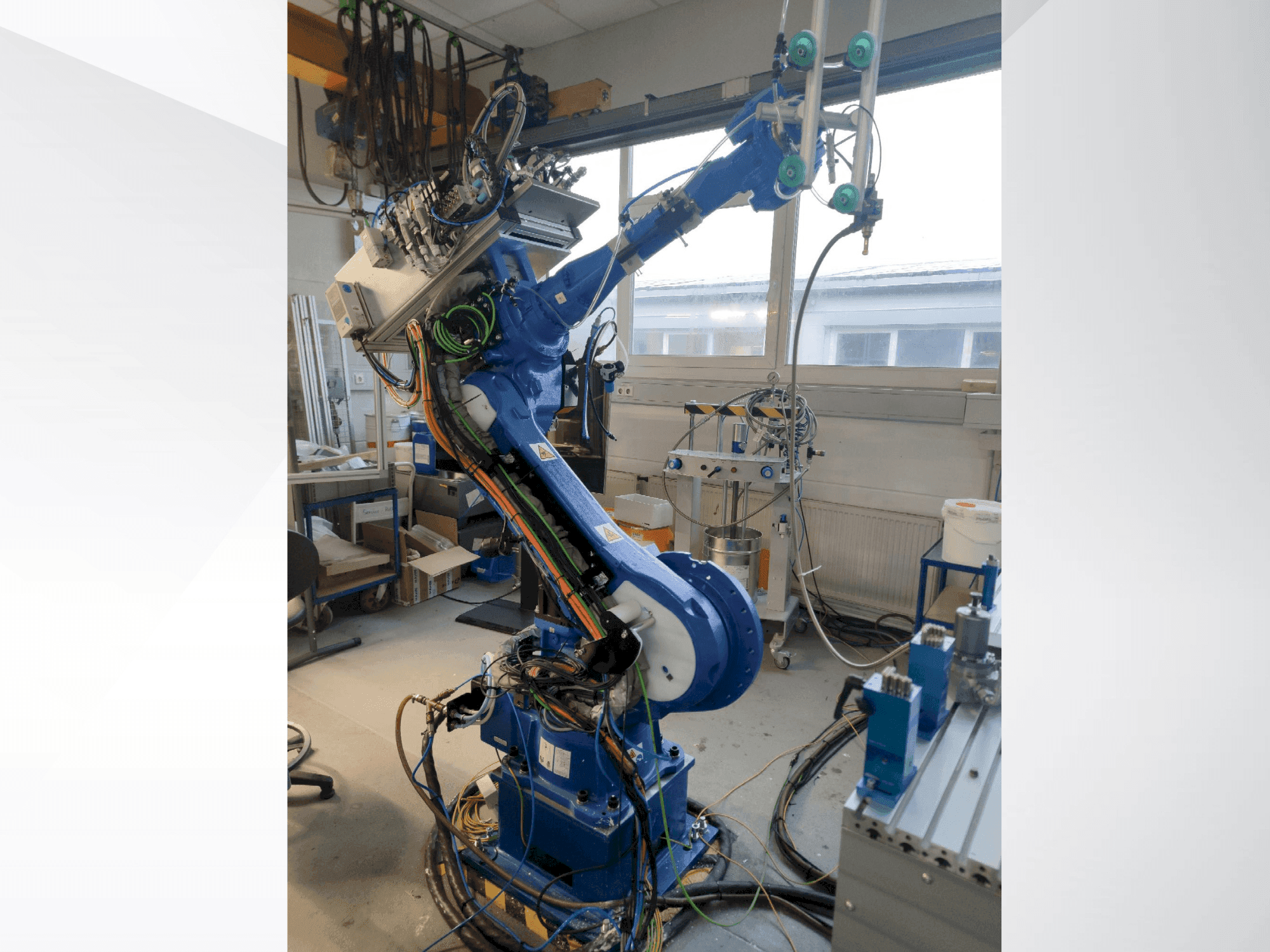 Vista frontale della macchina Yaskawa 6VX88