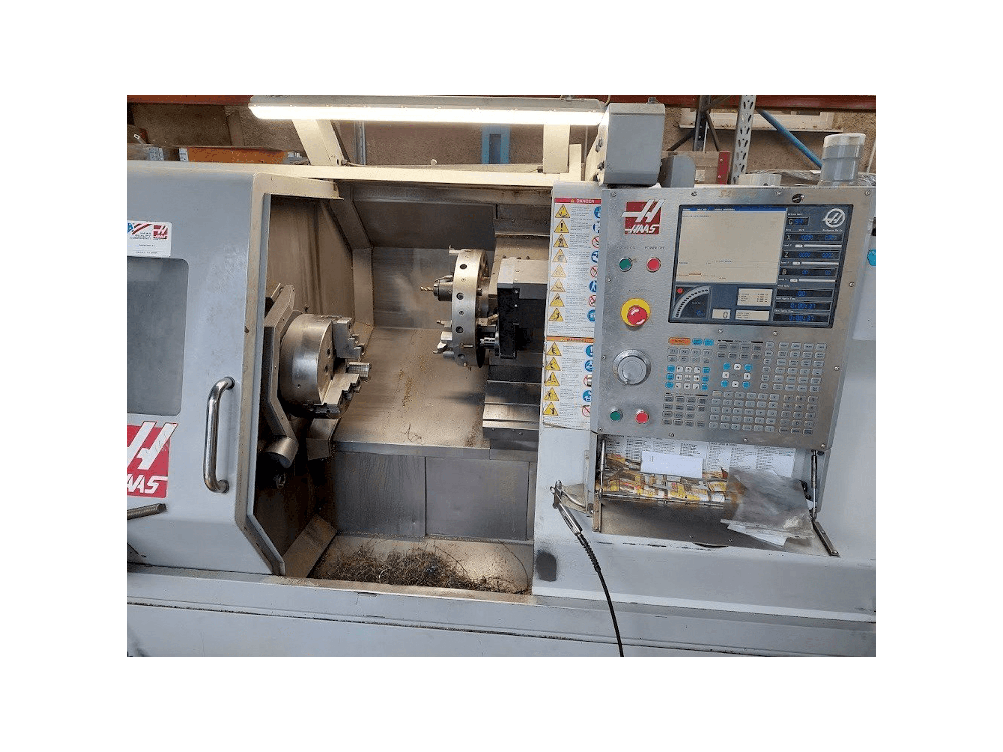 Vista frontale della macchina HAAS SL-30TBHE