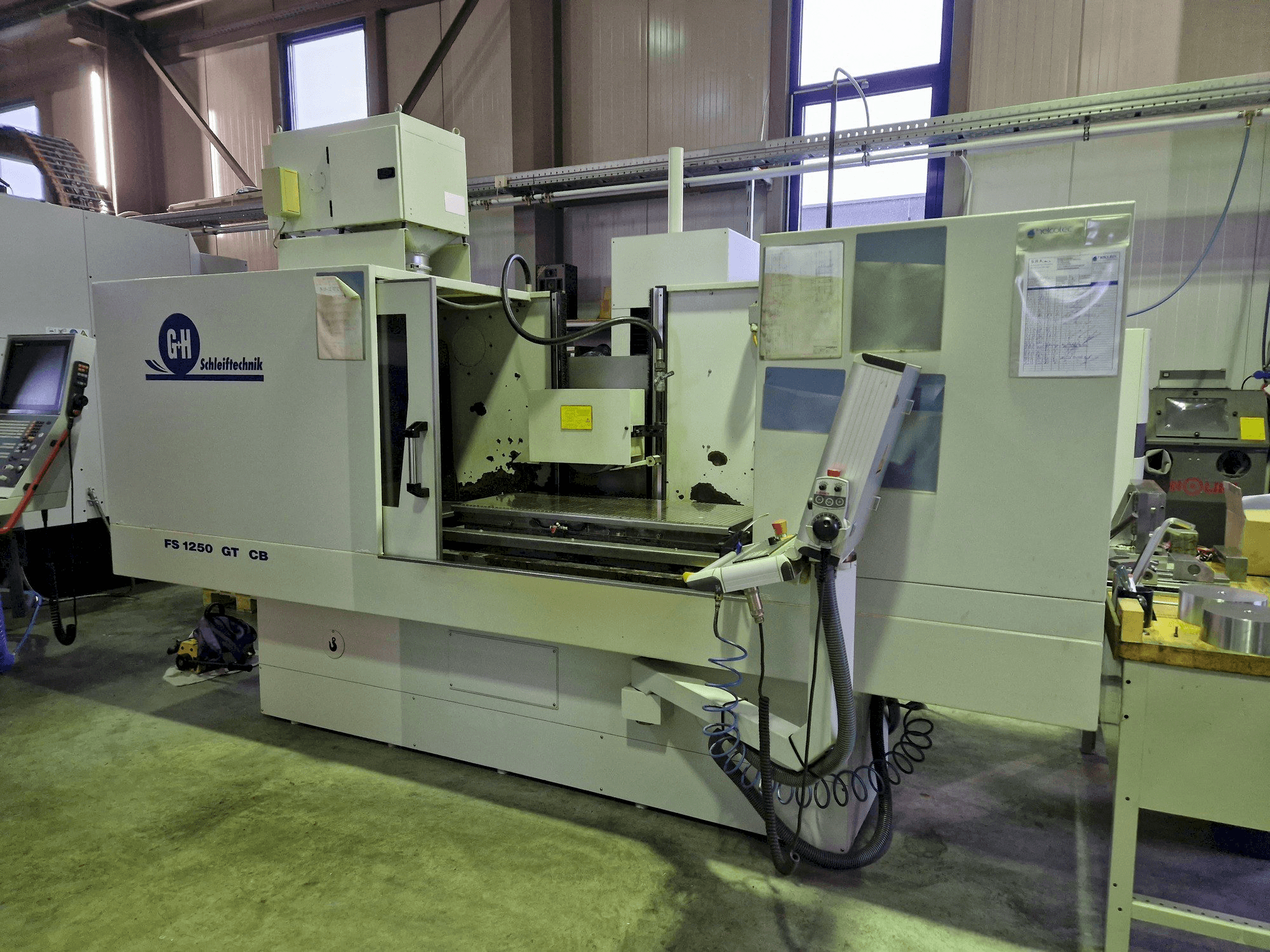 Vista frontale della macchina GEIBEL & HOTZ FS 1250 GT CB