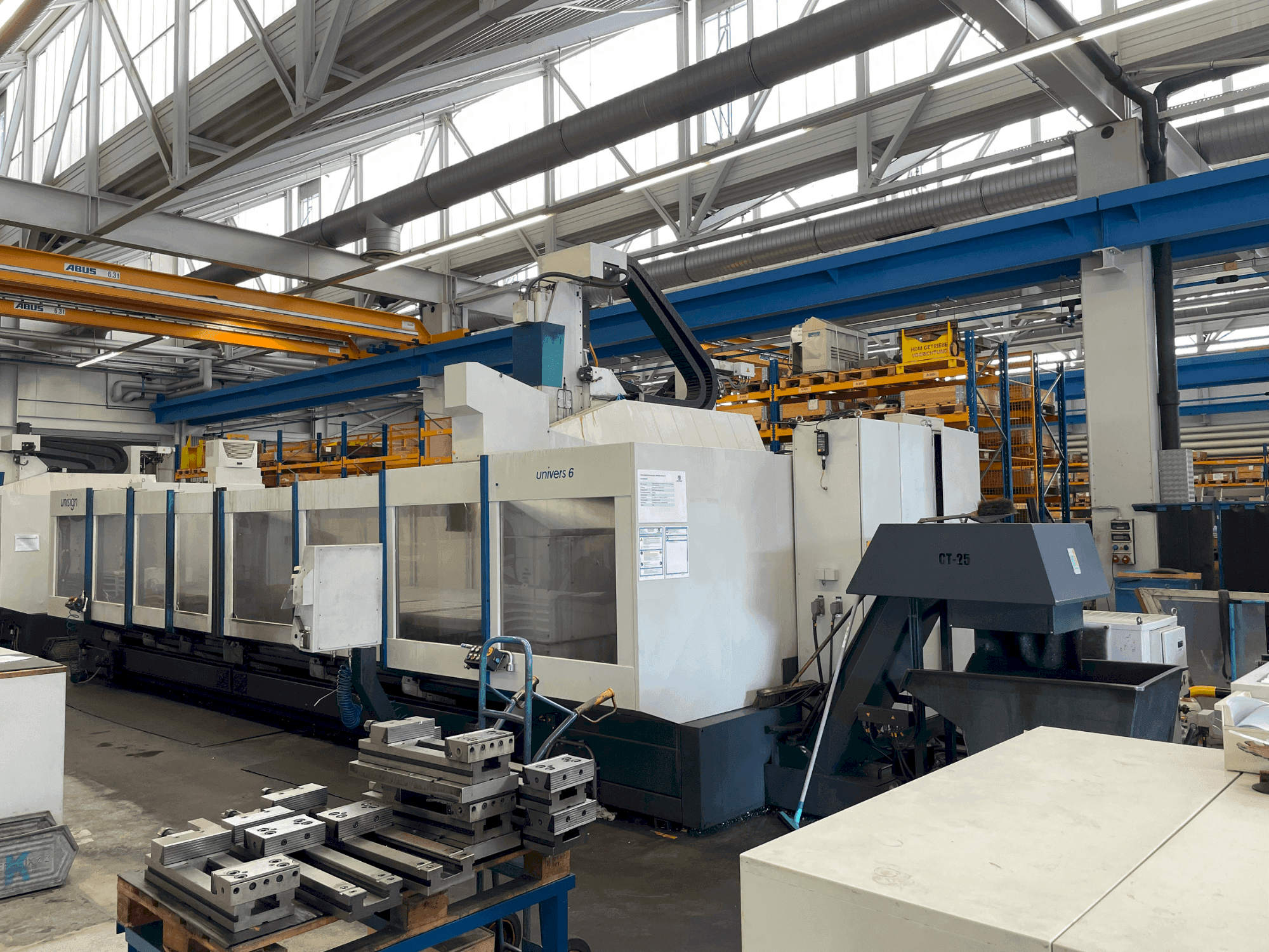 Vista frontale della macchina Unisign UNIVERS 6