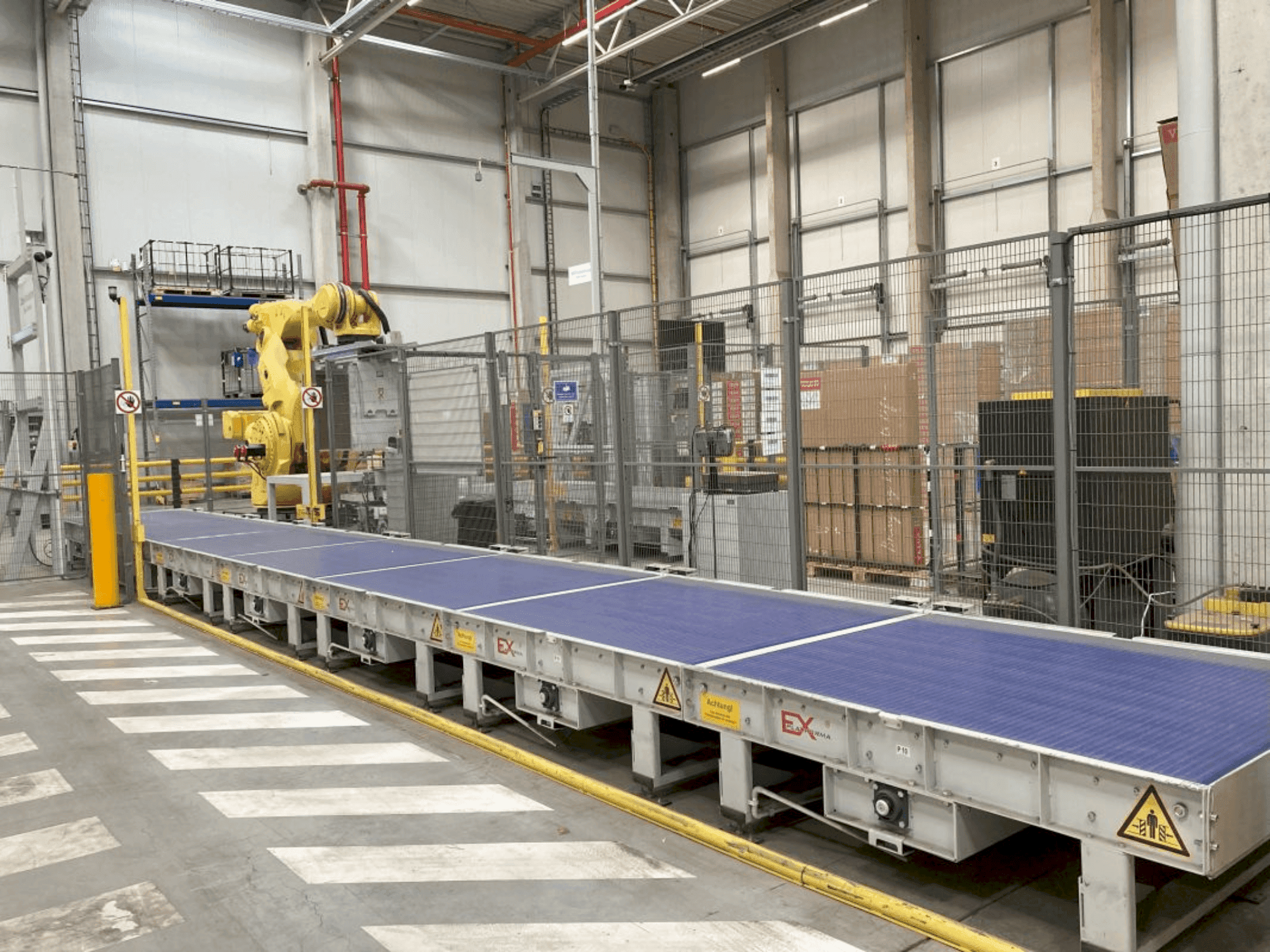 Vista frontale della macchina FANUC M-2000iA/1700L