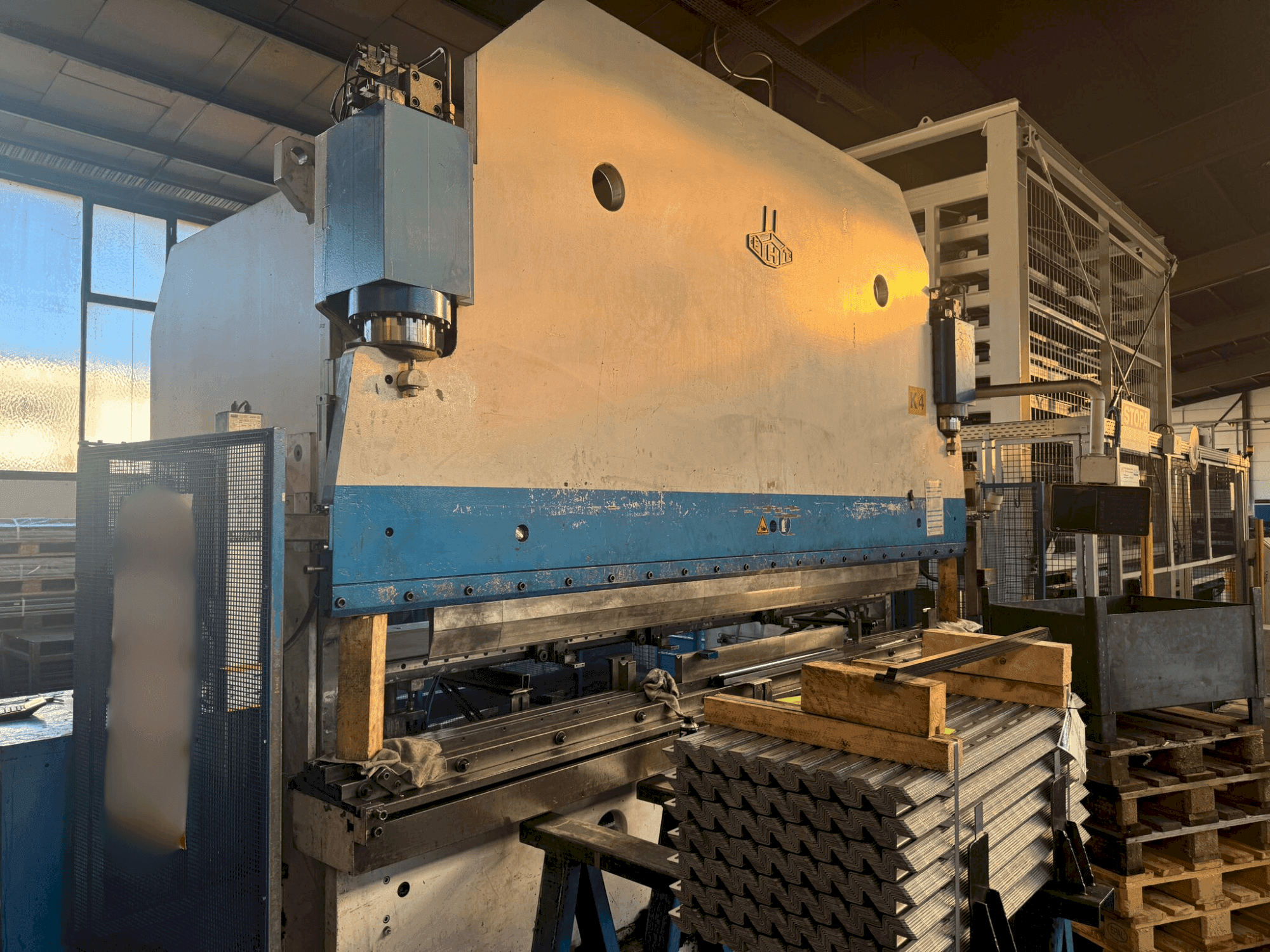 Vista frontale della macchina EHT EHPS 15-40