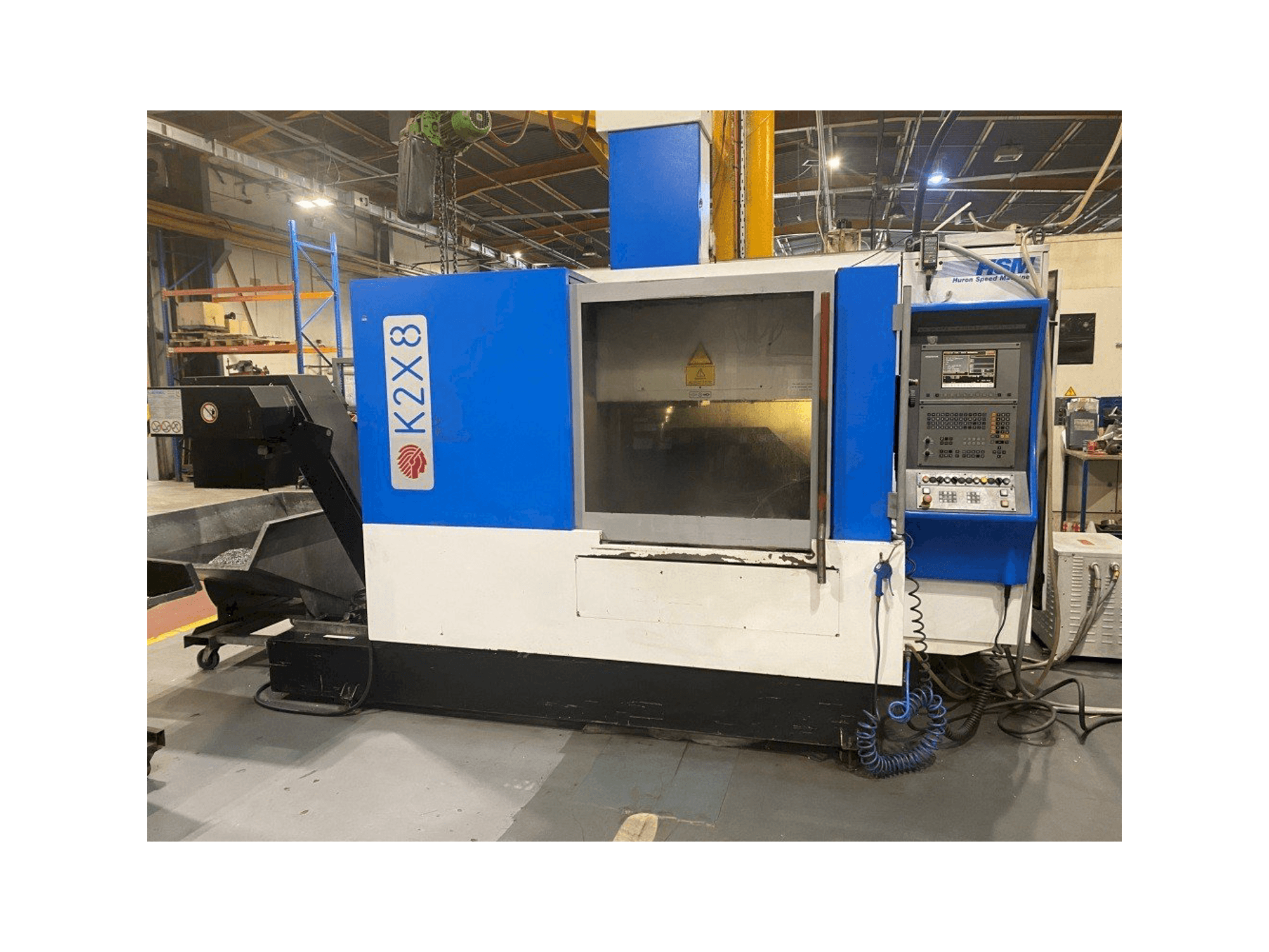 Vista frontale della macchina Huron K2X8