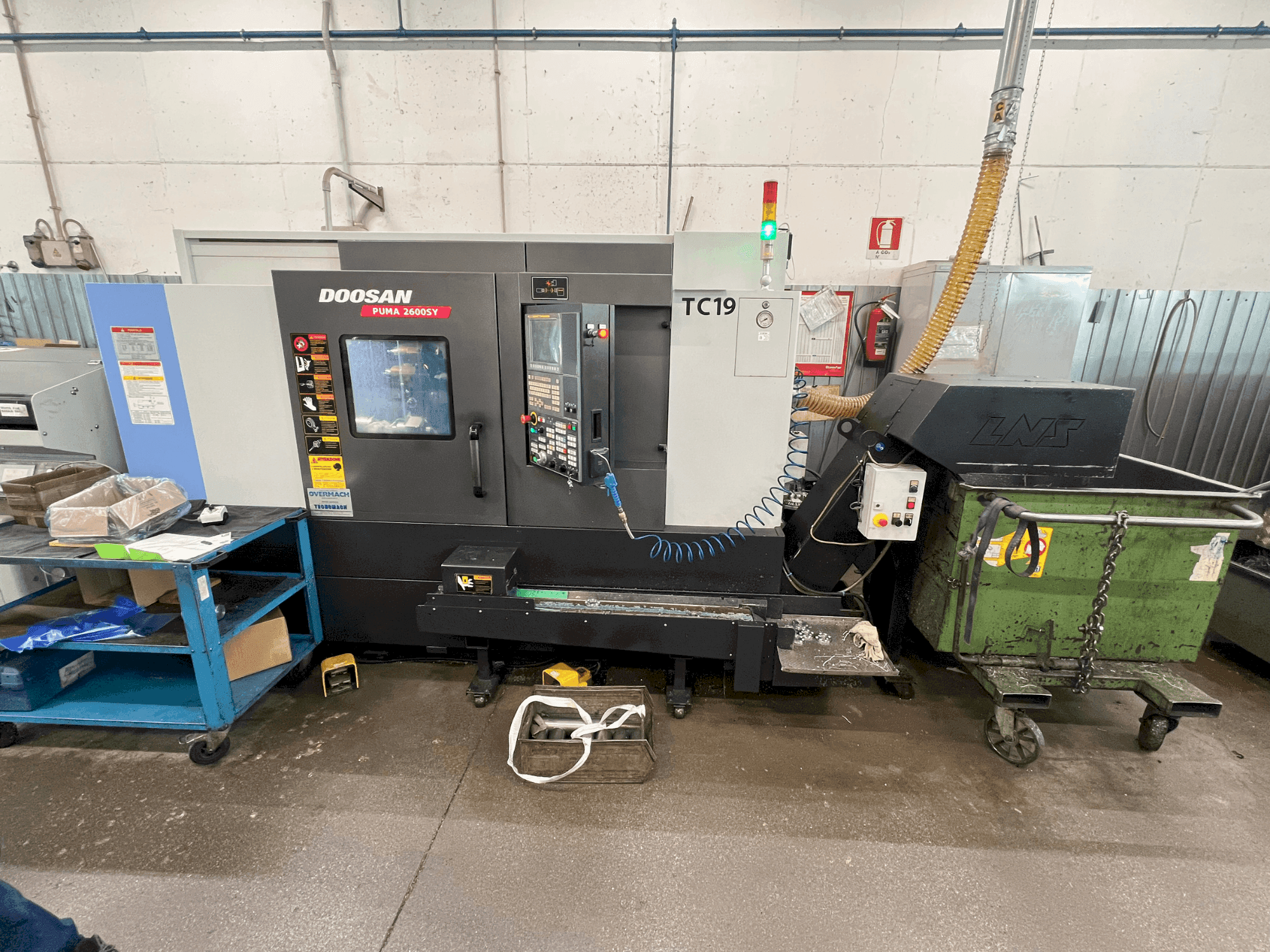 Vista frontale della macchina DOOSAN 2600 SY
