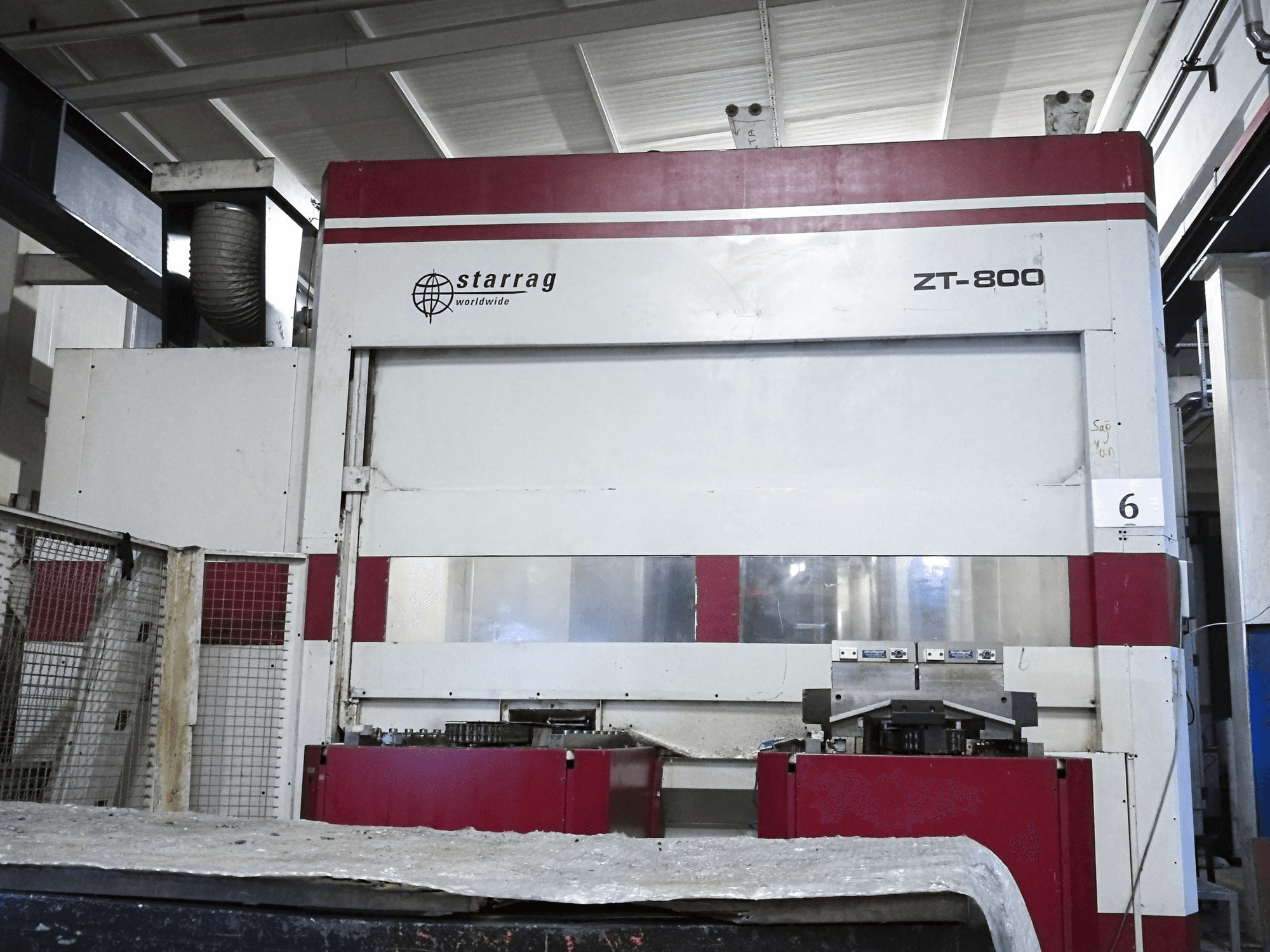 Vista frontale della macchina Starrag ZT 800/130