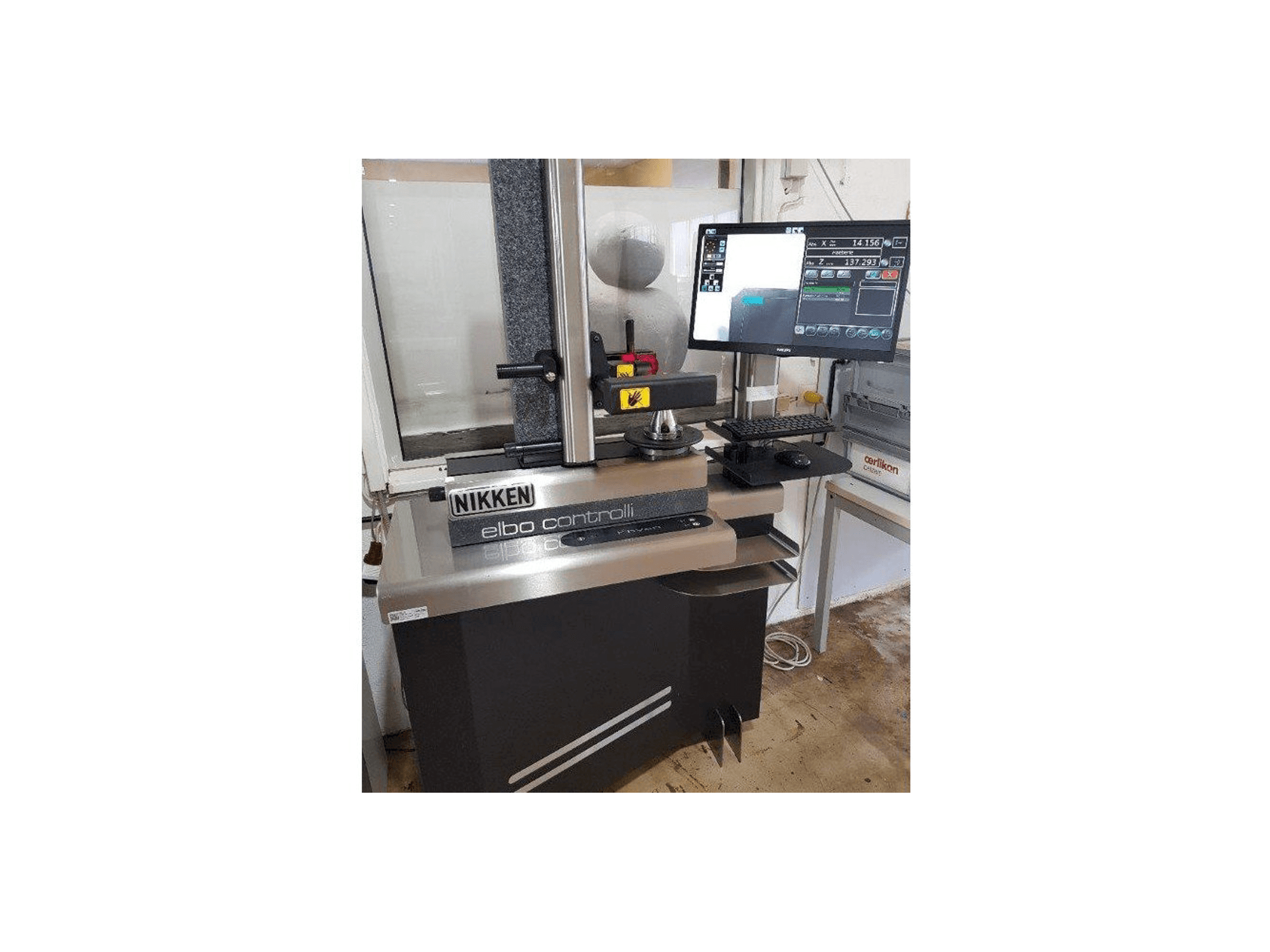 Vista frontale della macchina NIKKEN elbo controlli kyan-TW