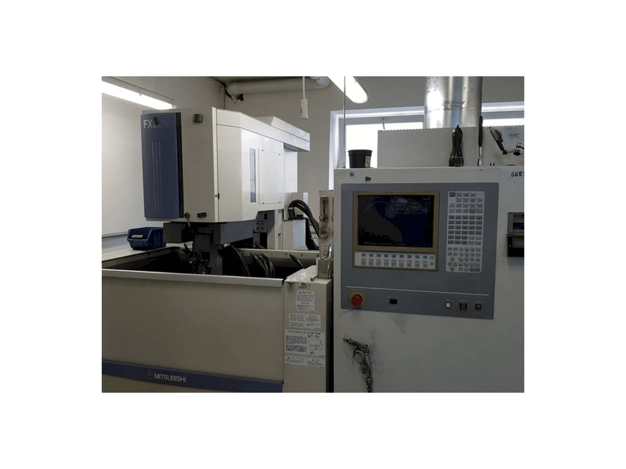 Vista frontale della macchina Mitsubishi FX 20