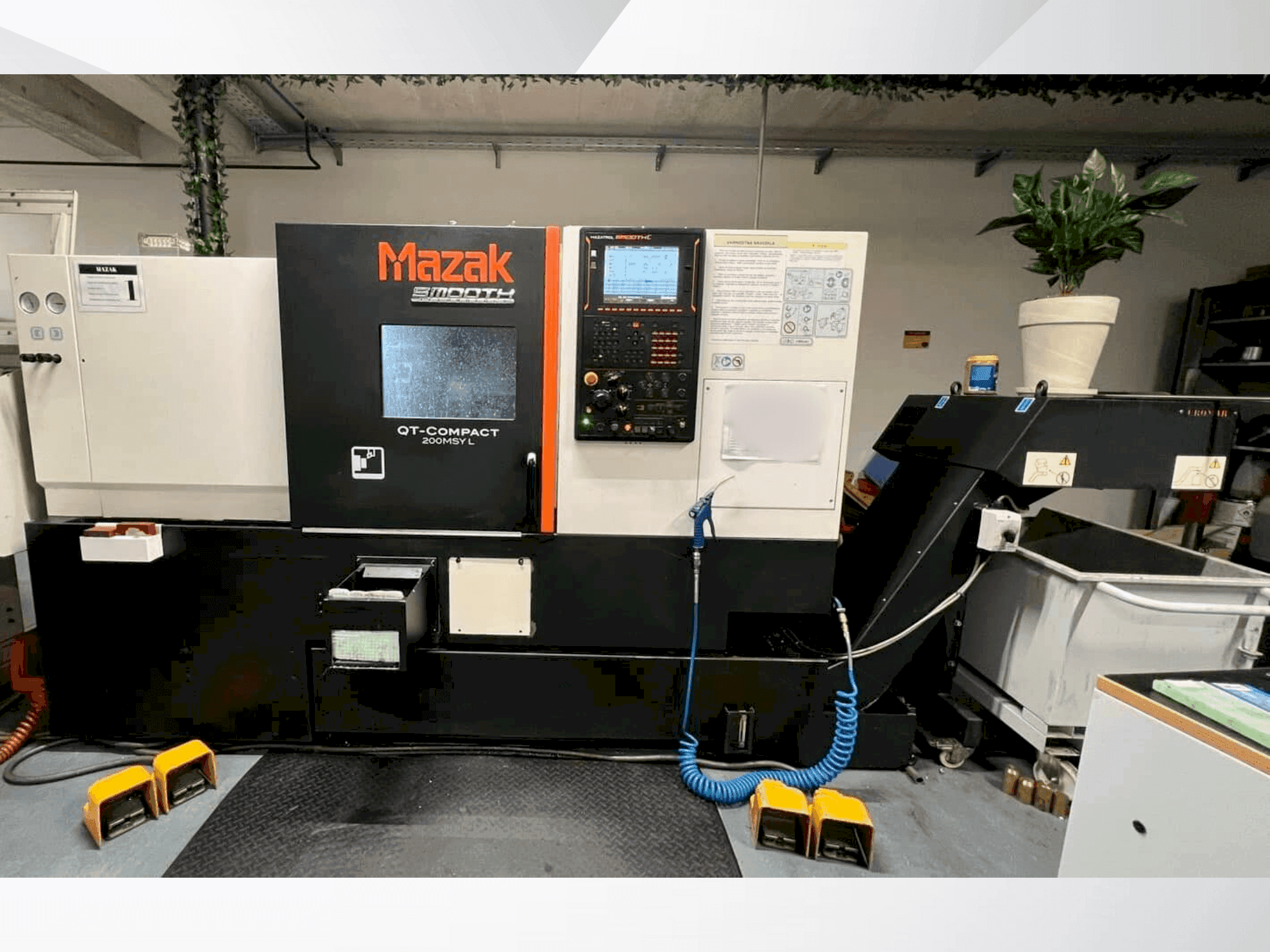 Vista frontale della macchina Mazak QUICK TURN COMPACT 200 MSY L