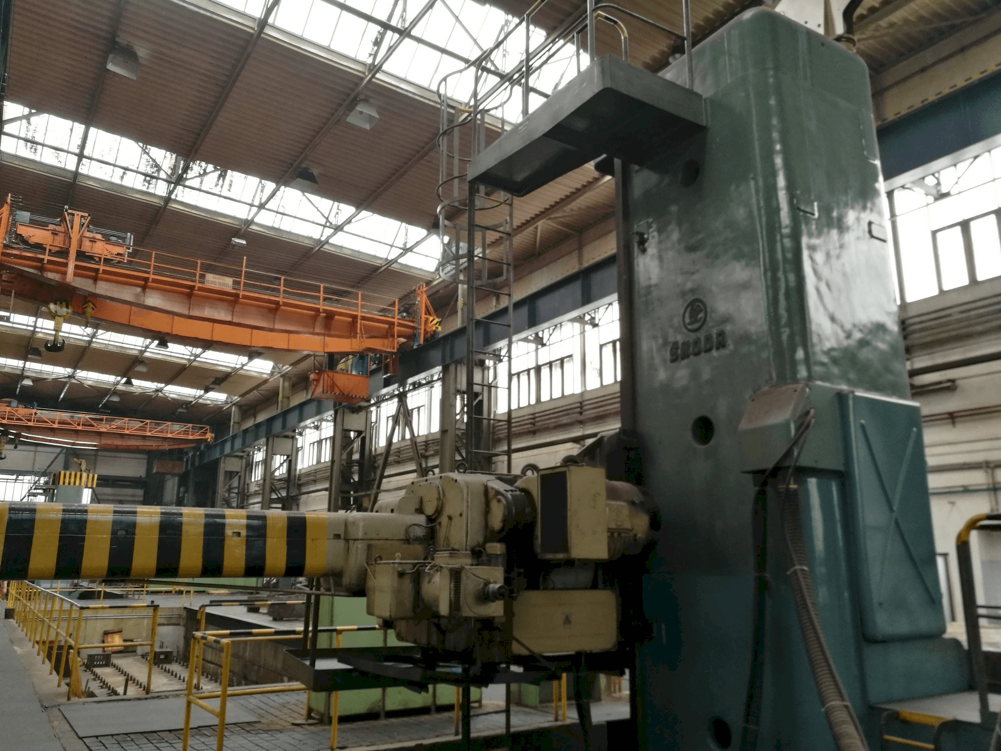 Vista frontale della macchina SKODA WDA 200