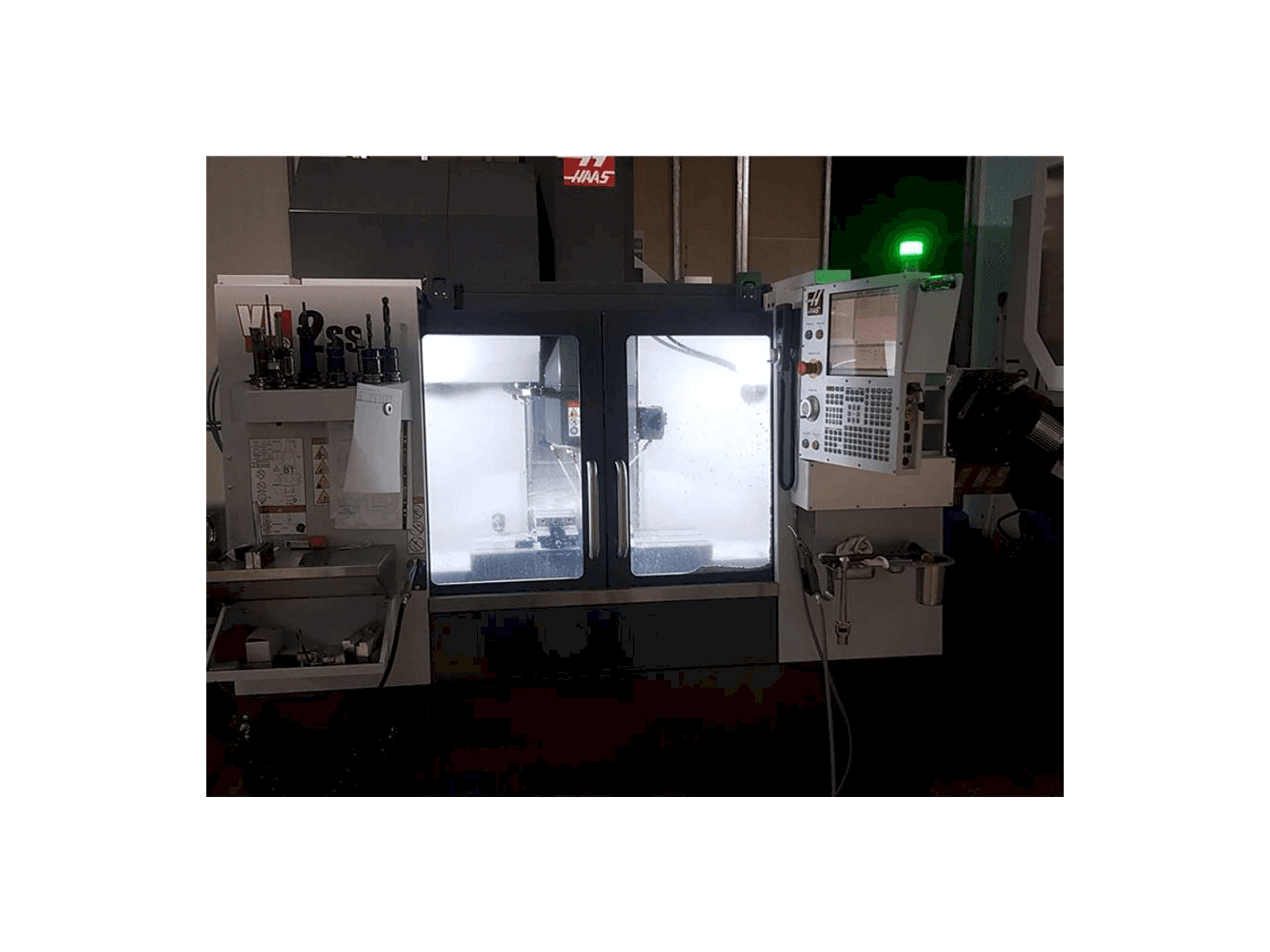 Vista frontale della macchina HAAS VF-2SS