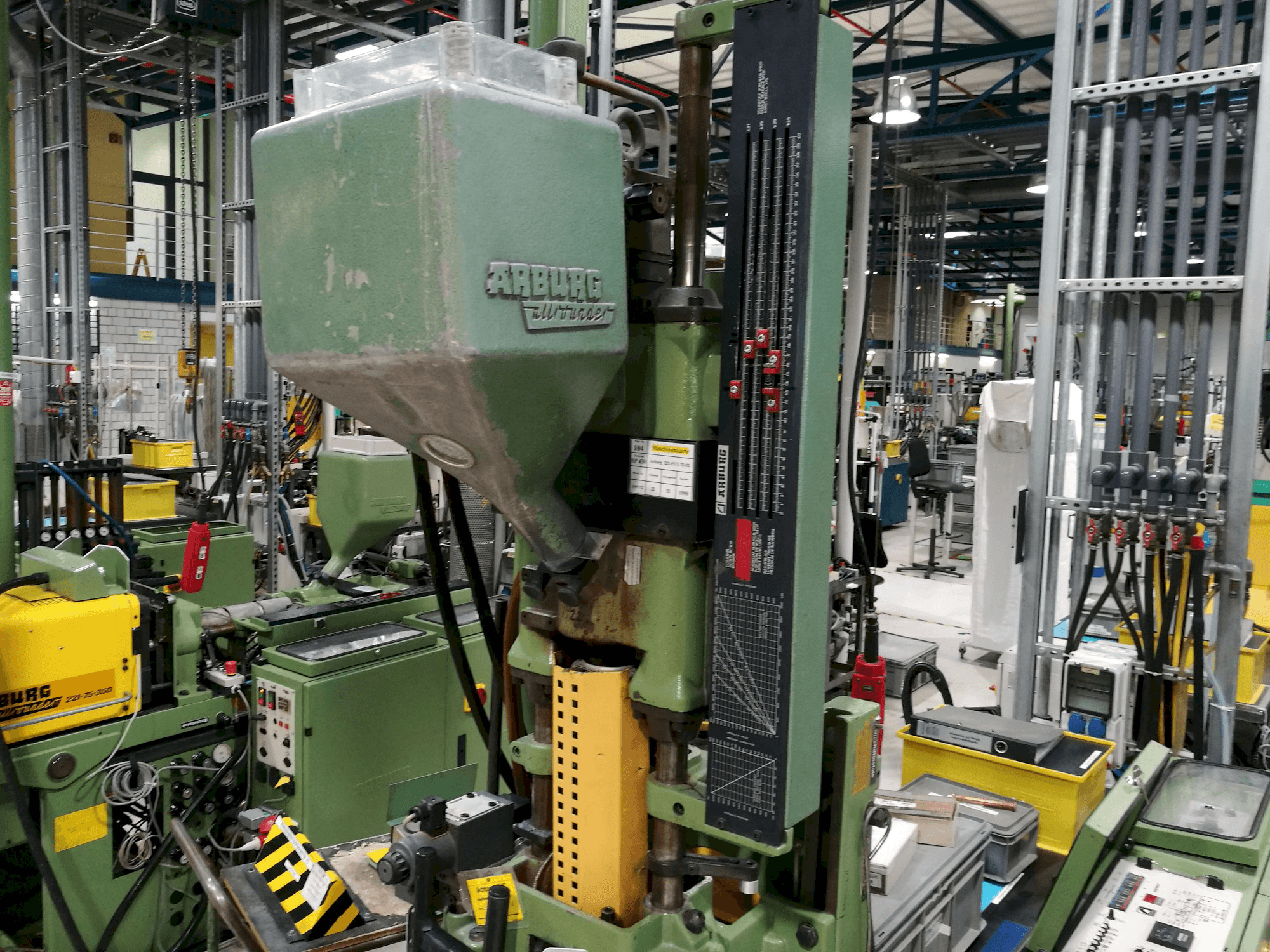 Vista lato sinistro della macchina Arburg Allrounder 221-75-350