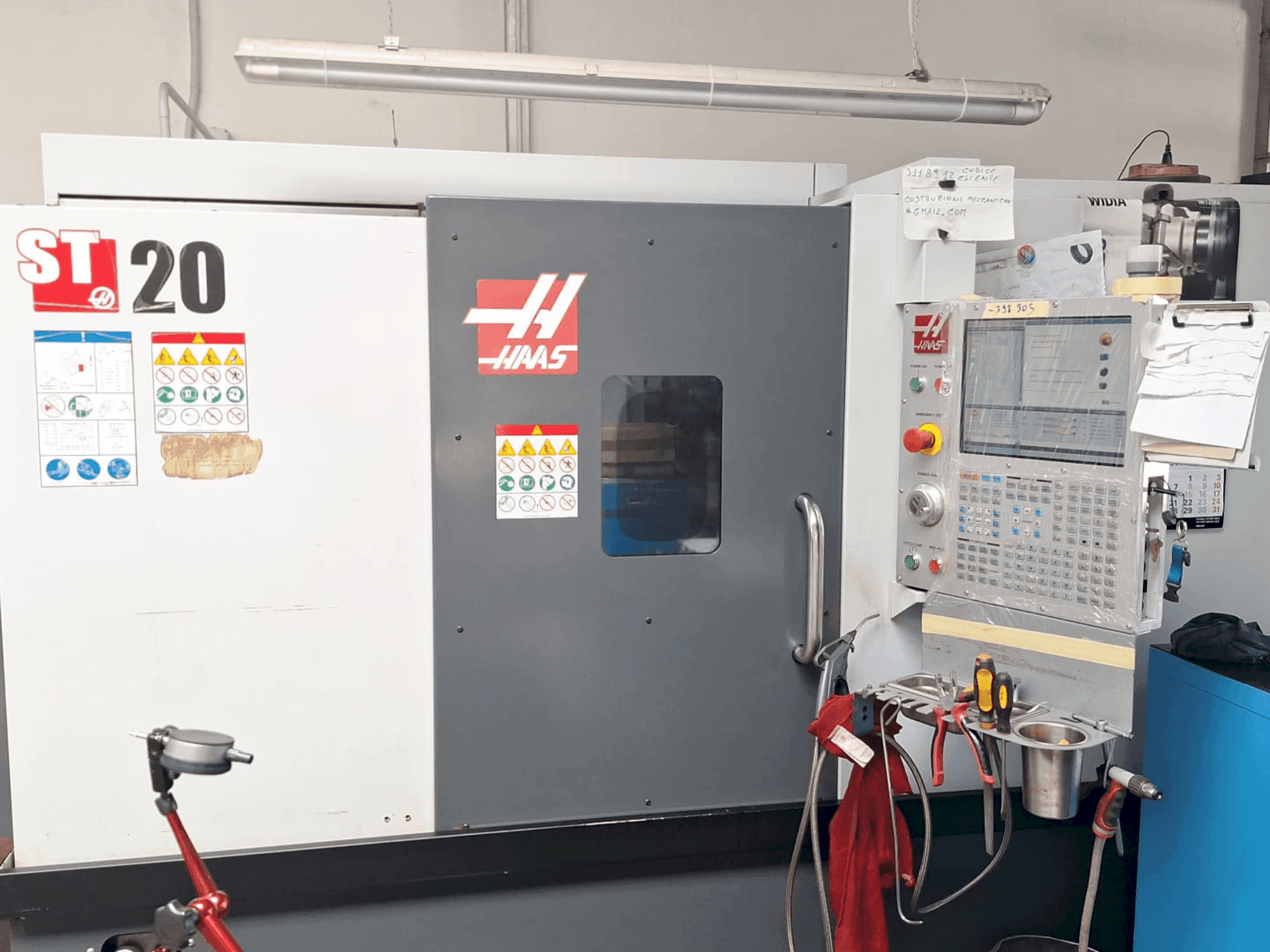 Vista frontale della macchina HAAS ST-20