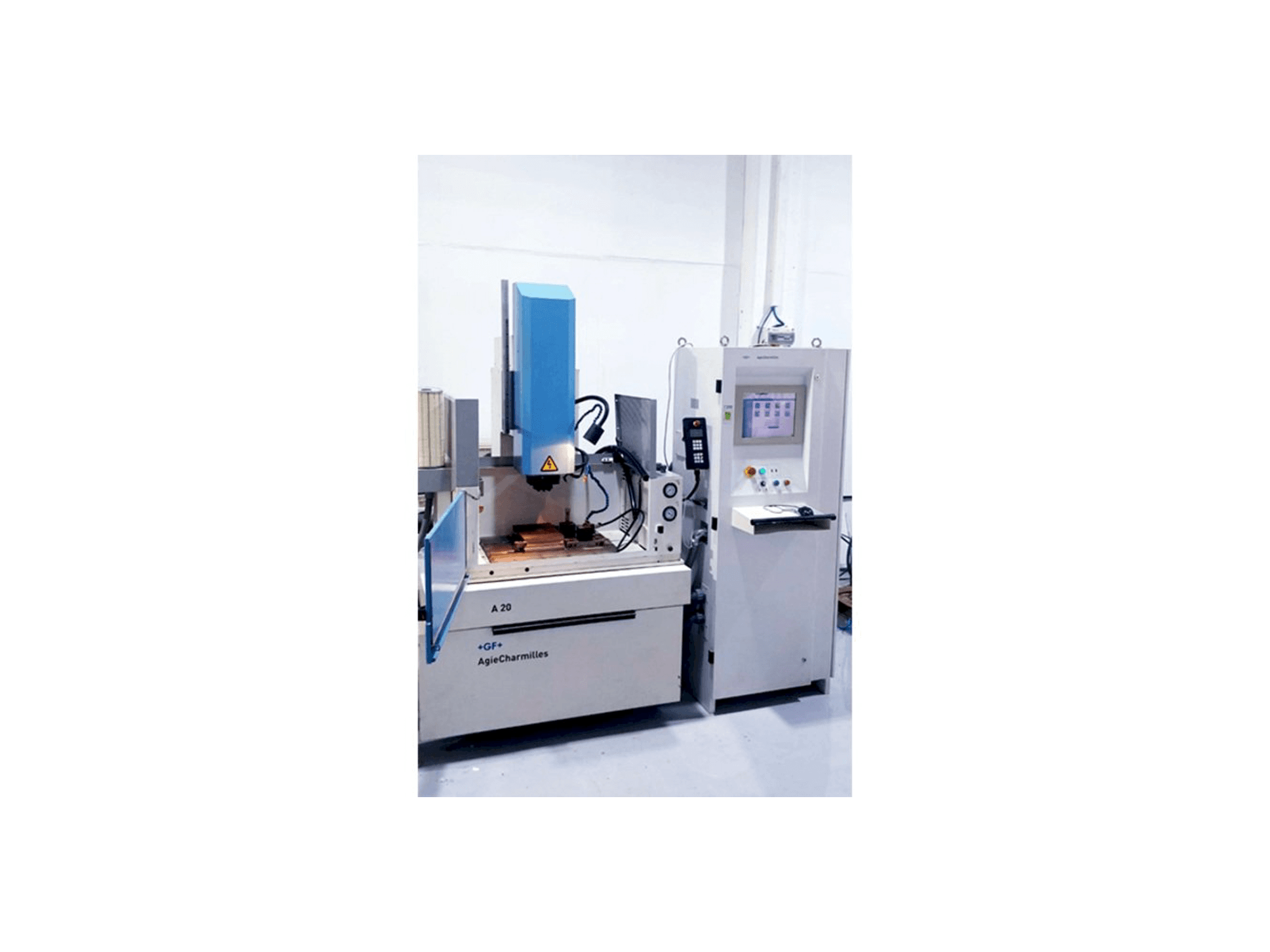 Vista frontale della macchina AgieCharmilles SA20