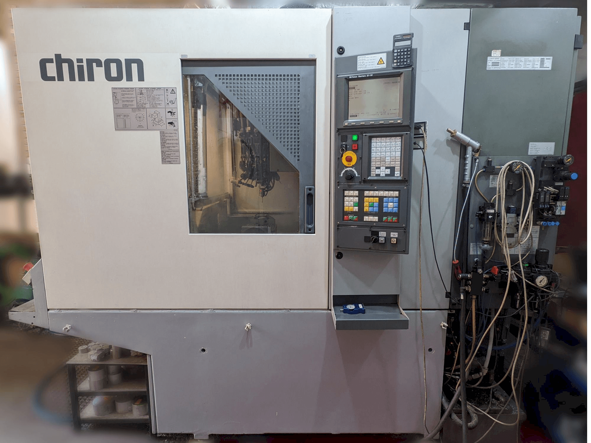 Vista frontale della macchina CHIRON Fz 08w