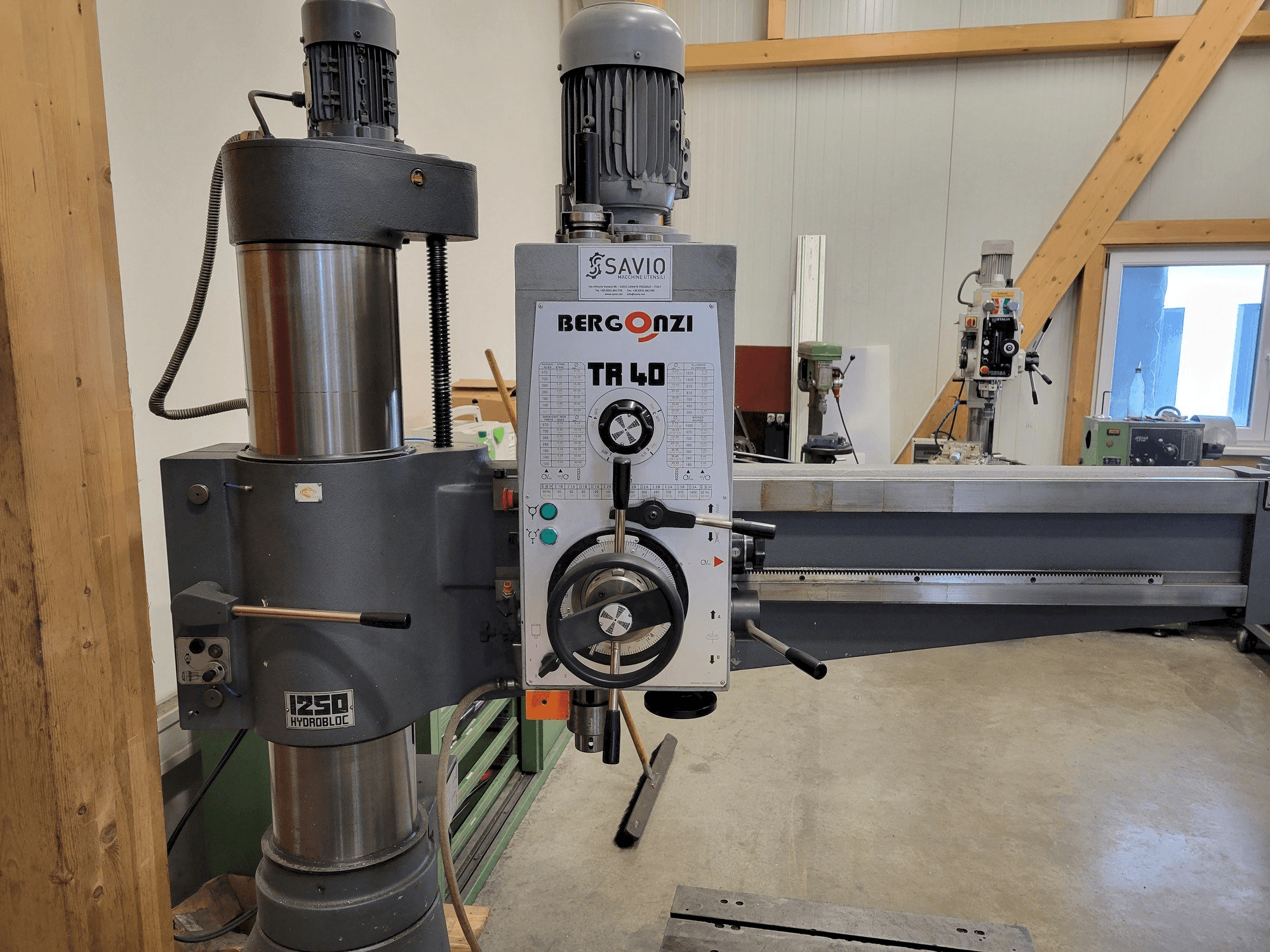 Vista frontale della macchina BERGONZI TR40/1250H