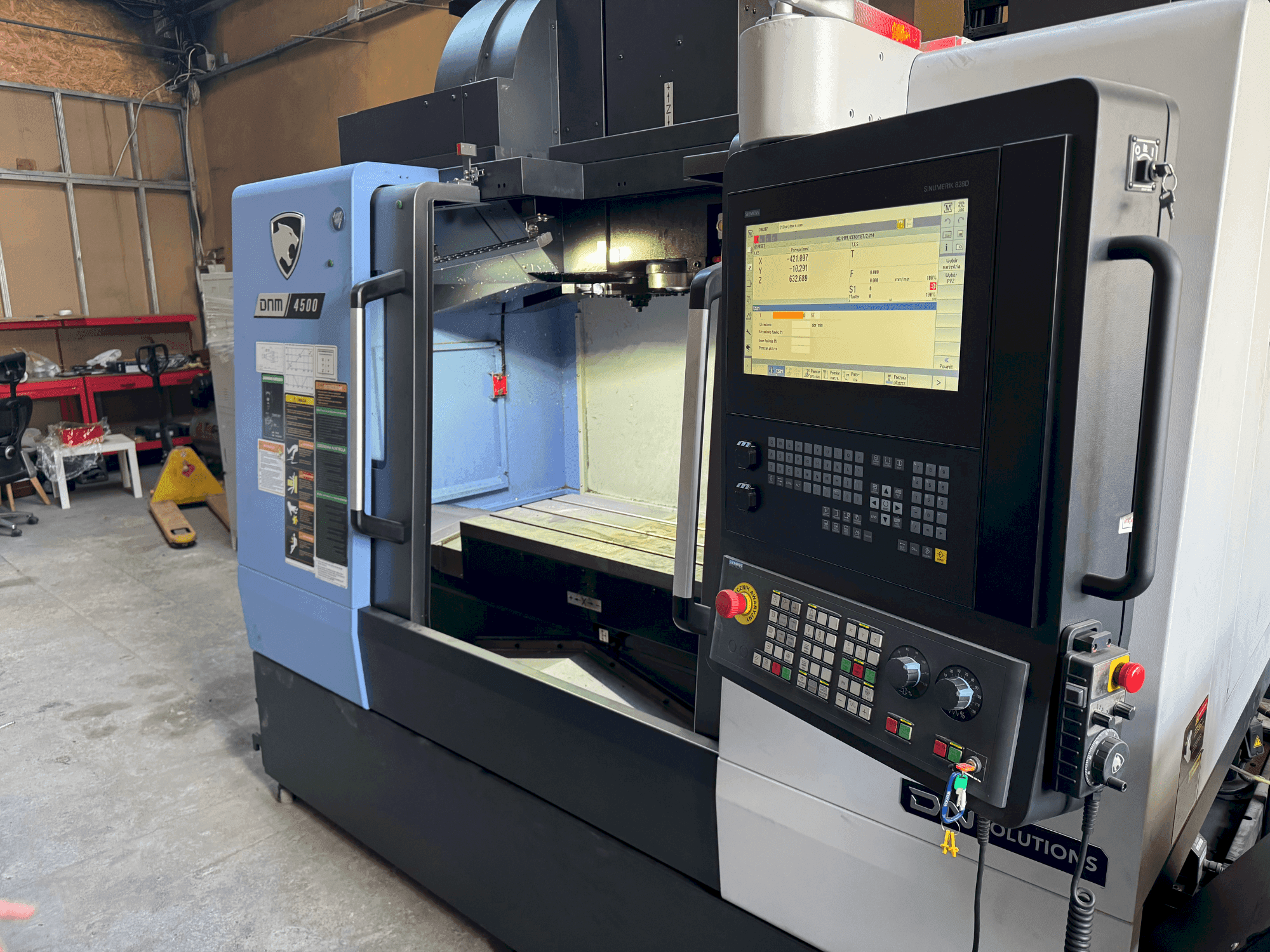 Vista frontale della macchina DN SOLUTIONS DNM 4500