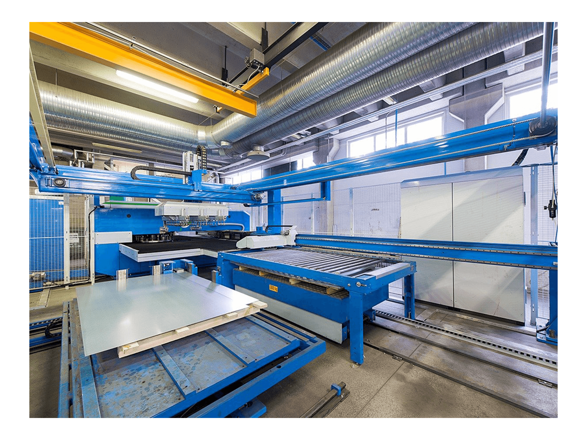 Vista laterale sinistra della macchina Finn-Power E 5 Lui