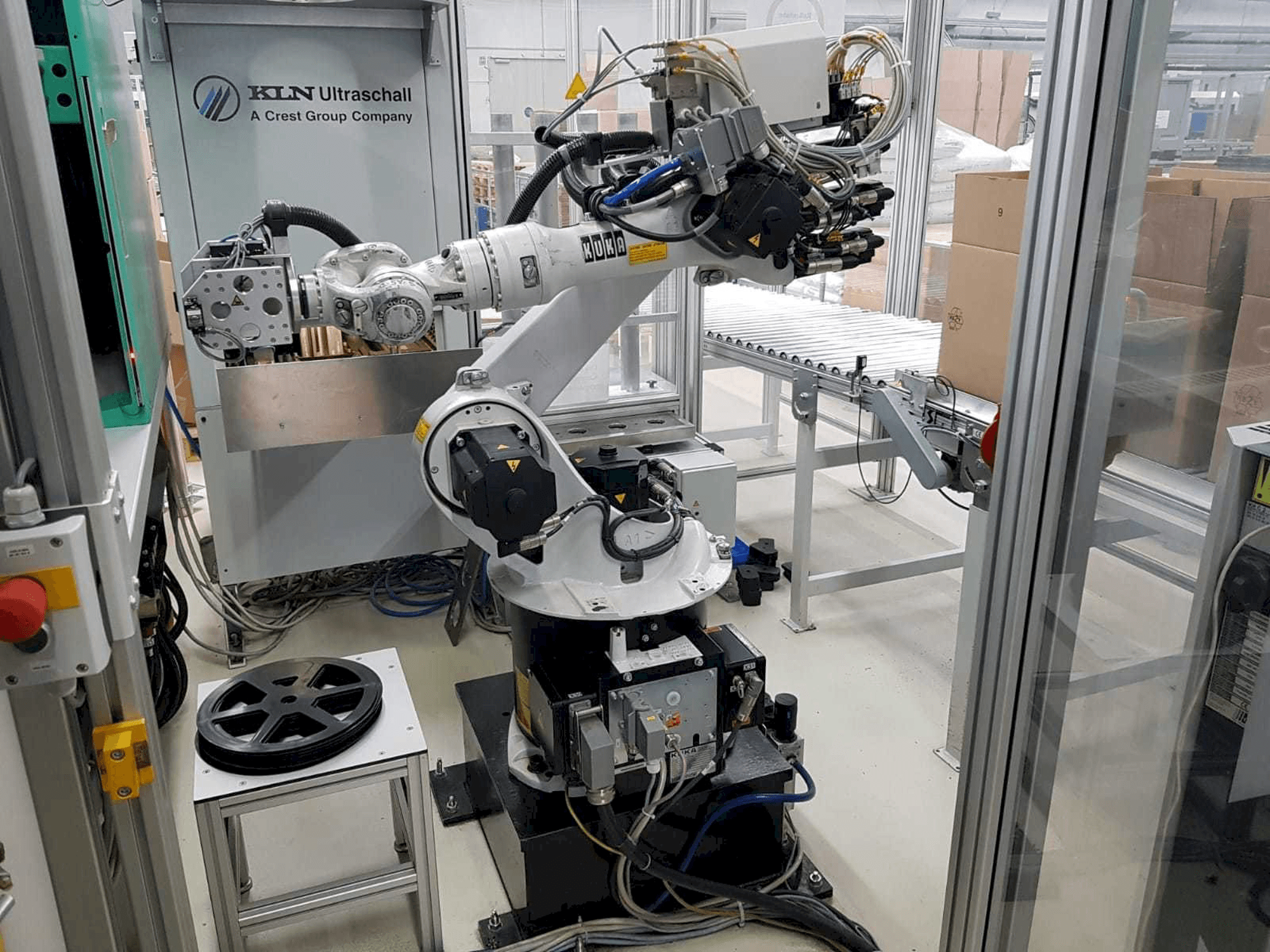 Vista frontale della macchina KUKA KR 16