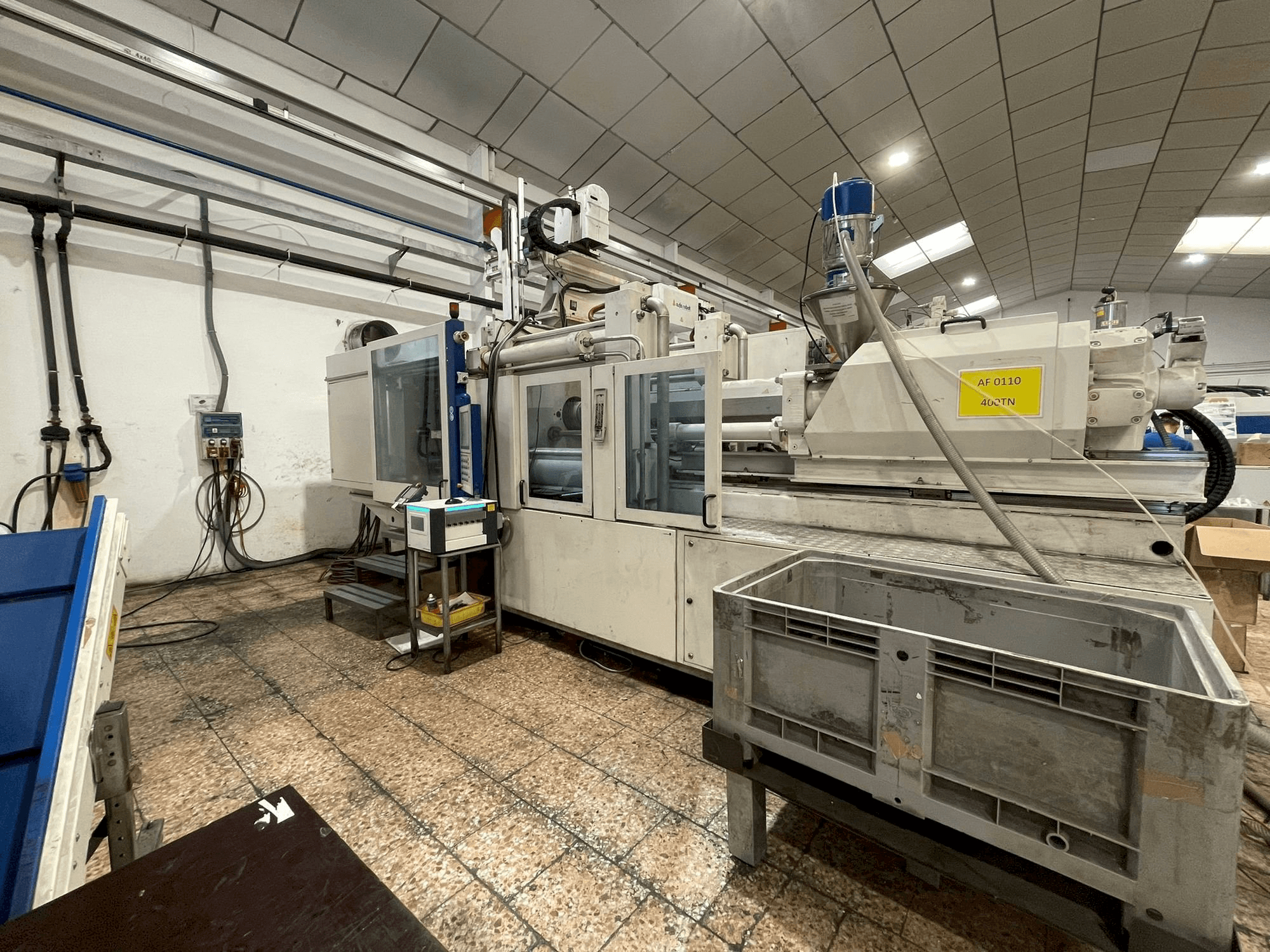 Vista laterale destra della macchina Battenfeld HM 400/5100