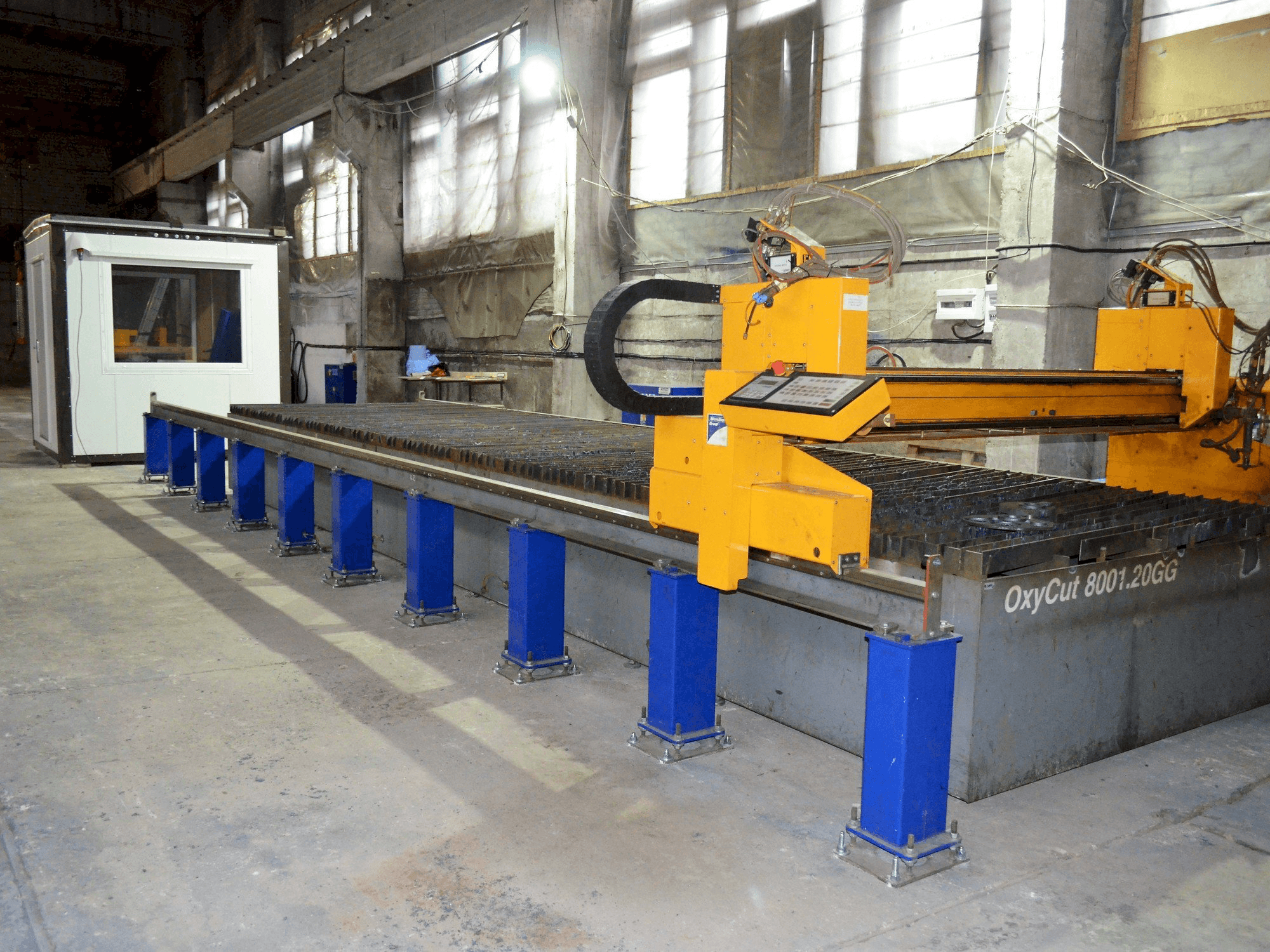 Vista frontale della macchina MicroStep OxyCut 8001 20GG