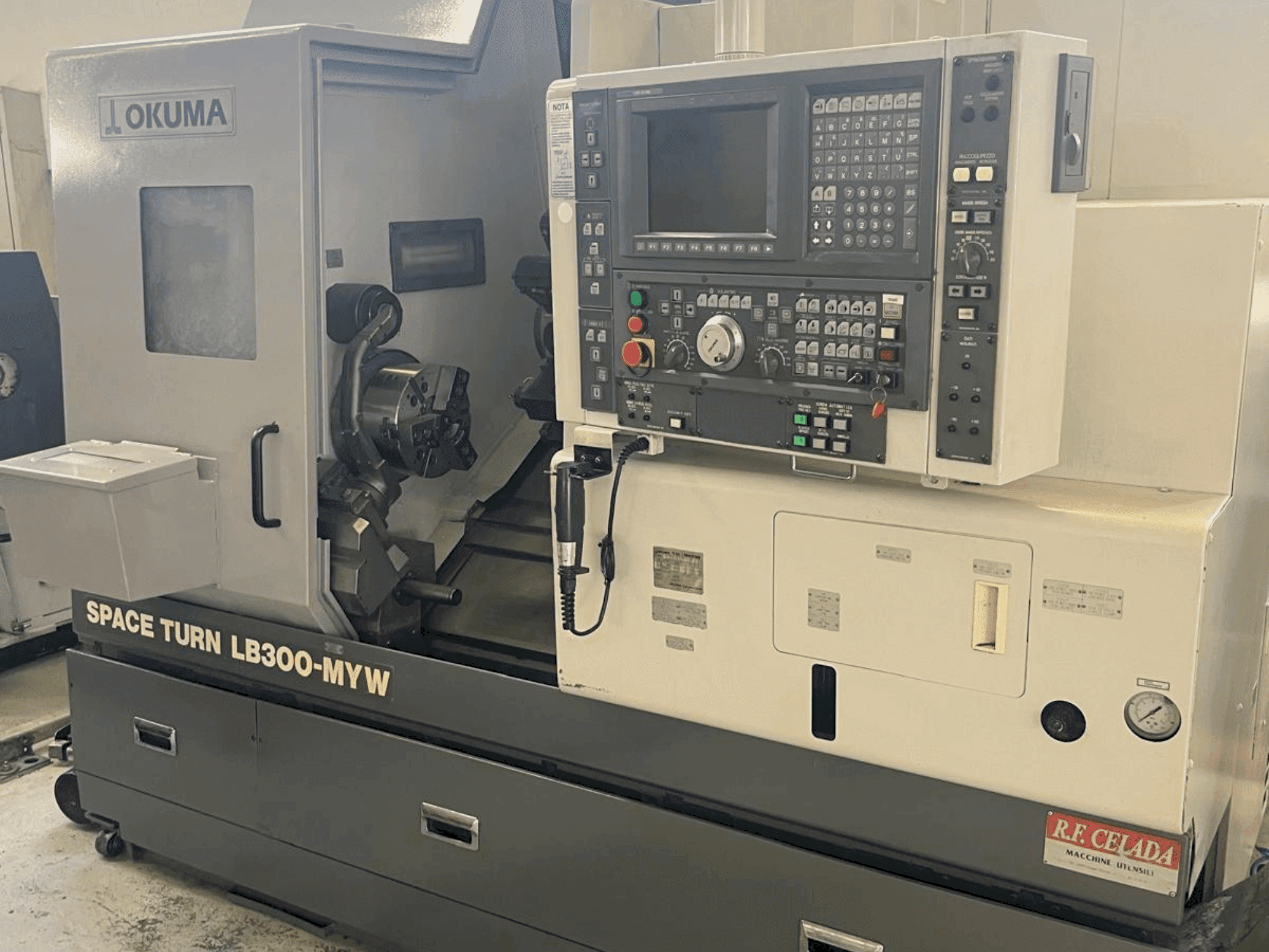 Vista frontale della macchina Okuma SPACE TURN LB 300 MYW
