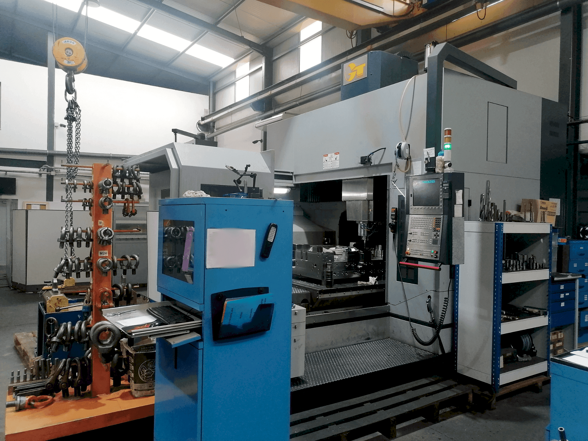 Vista frontale della macchina GENTIGER GT1614V