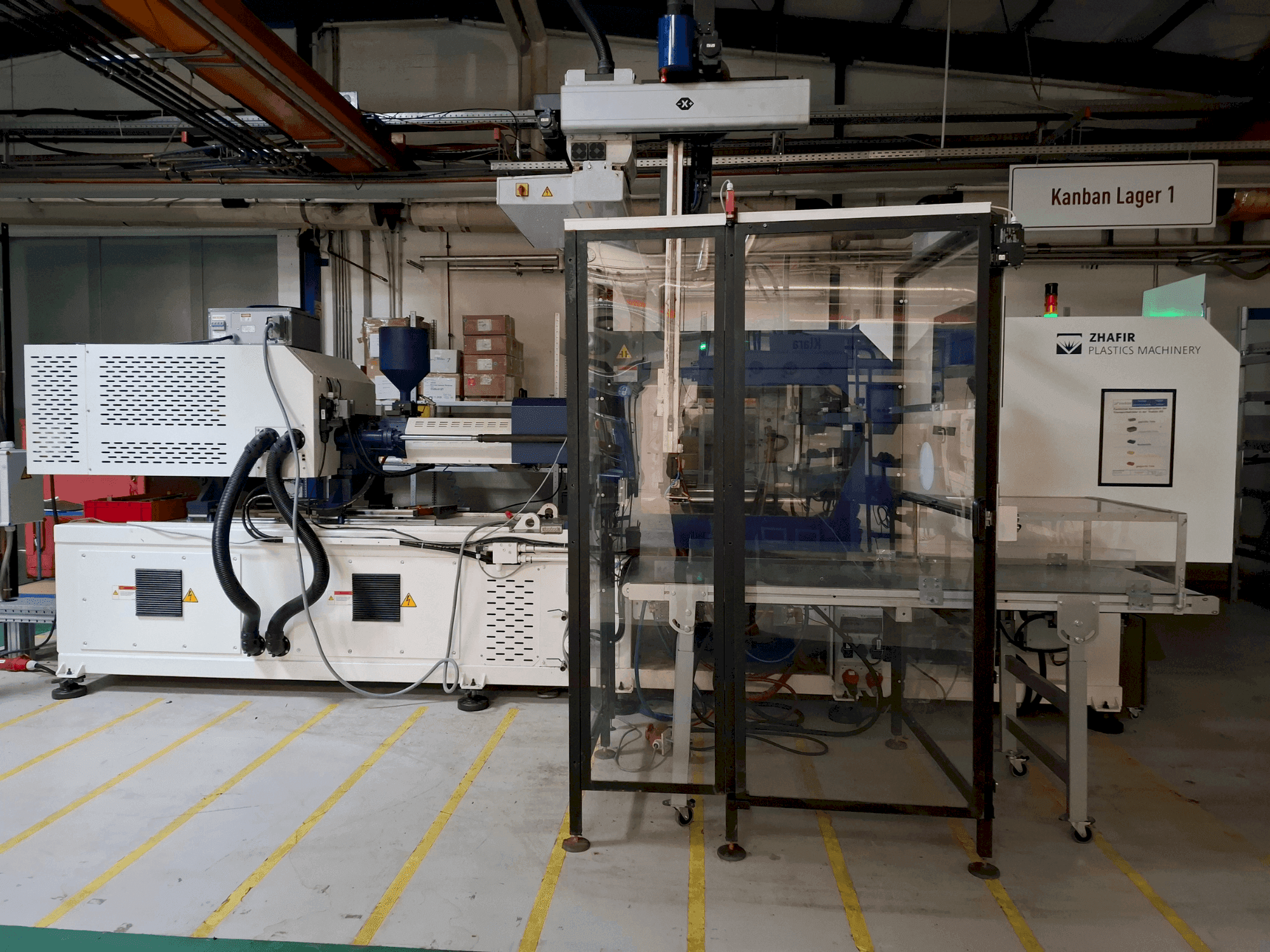 Vista laterale della macchina HAITIAN ZHAFIR ZERES ZE1900