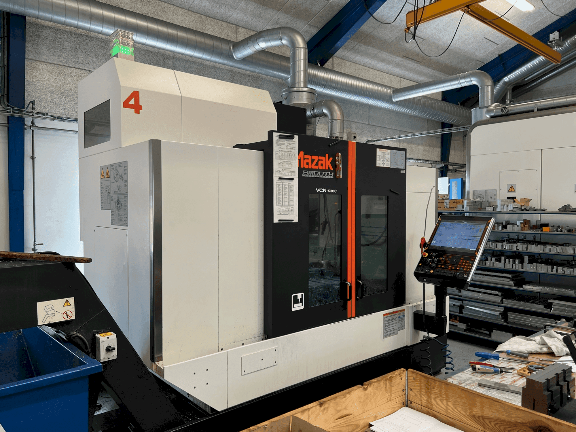 Vista frontale della macchina Mazak VCN-530C