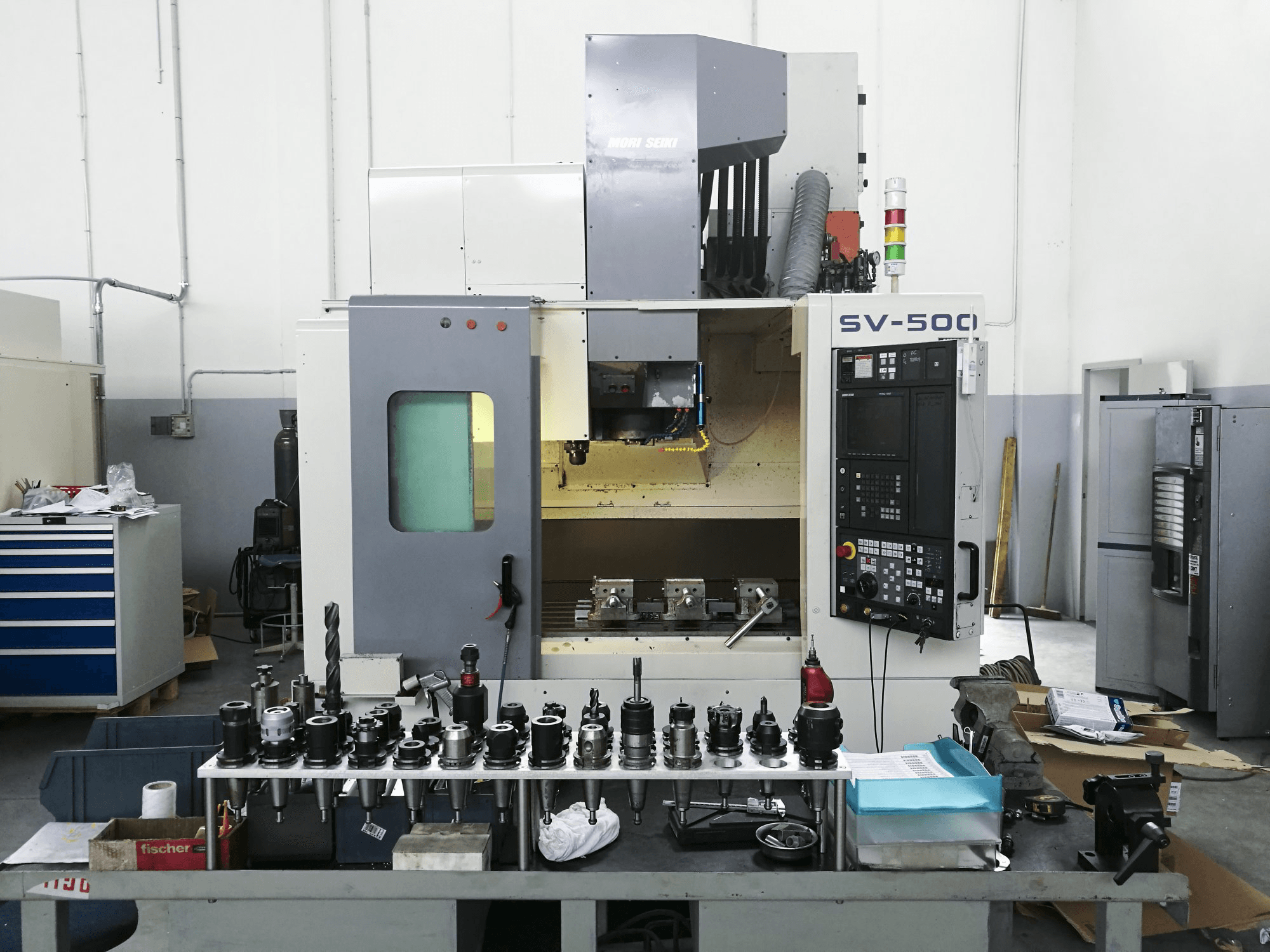 Vista frontale della macchina MORI SEIKI SV-500