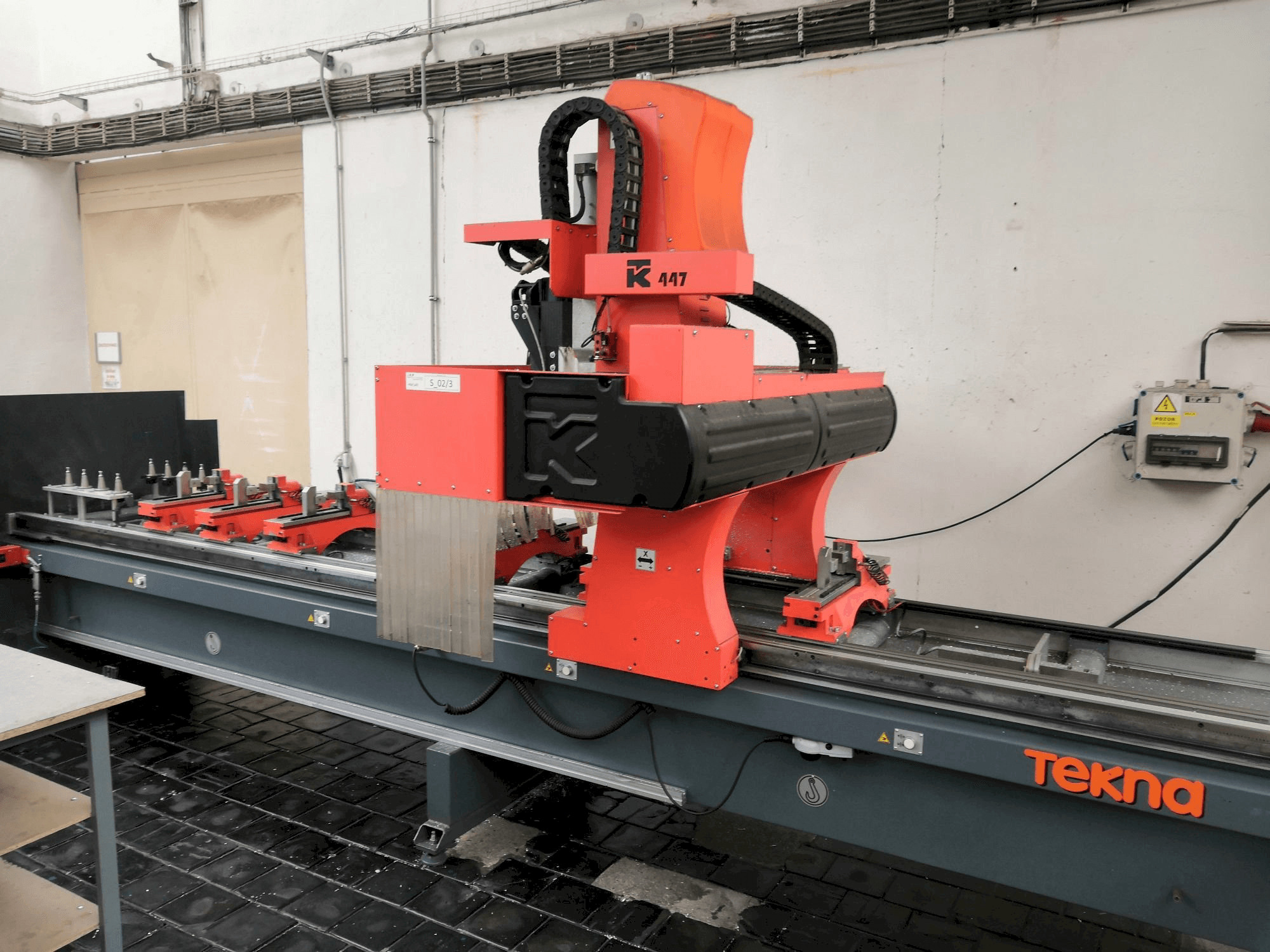 Vista frontale della macchina Tekna TK447/4