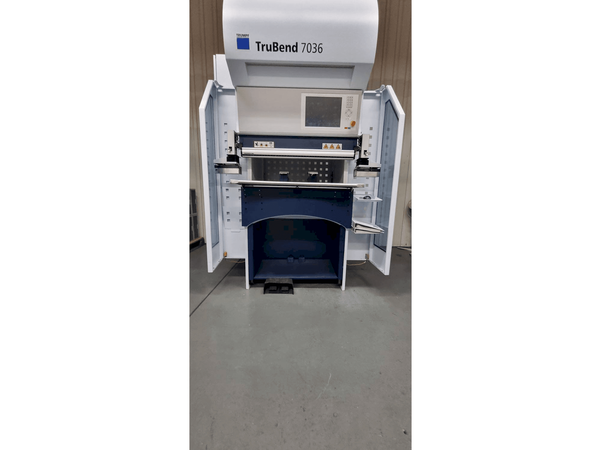 Vista frontale della macchina TRUMPF TruBend 7036
