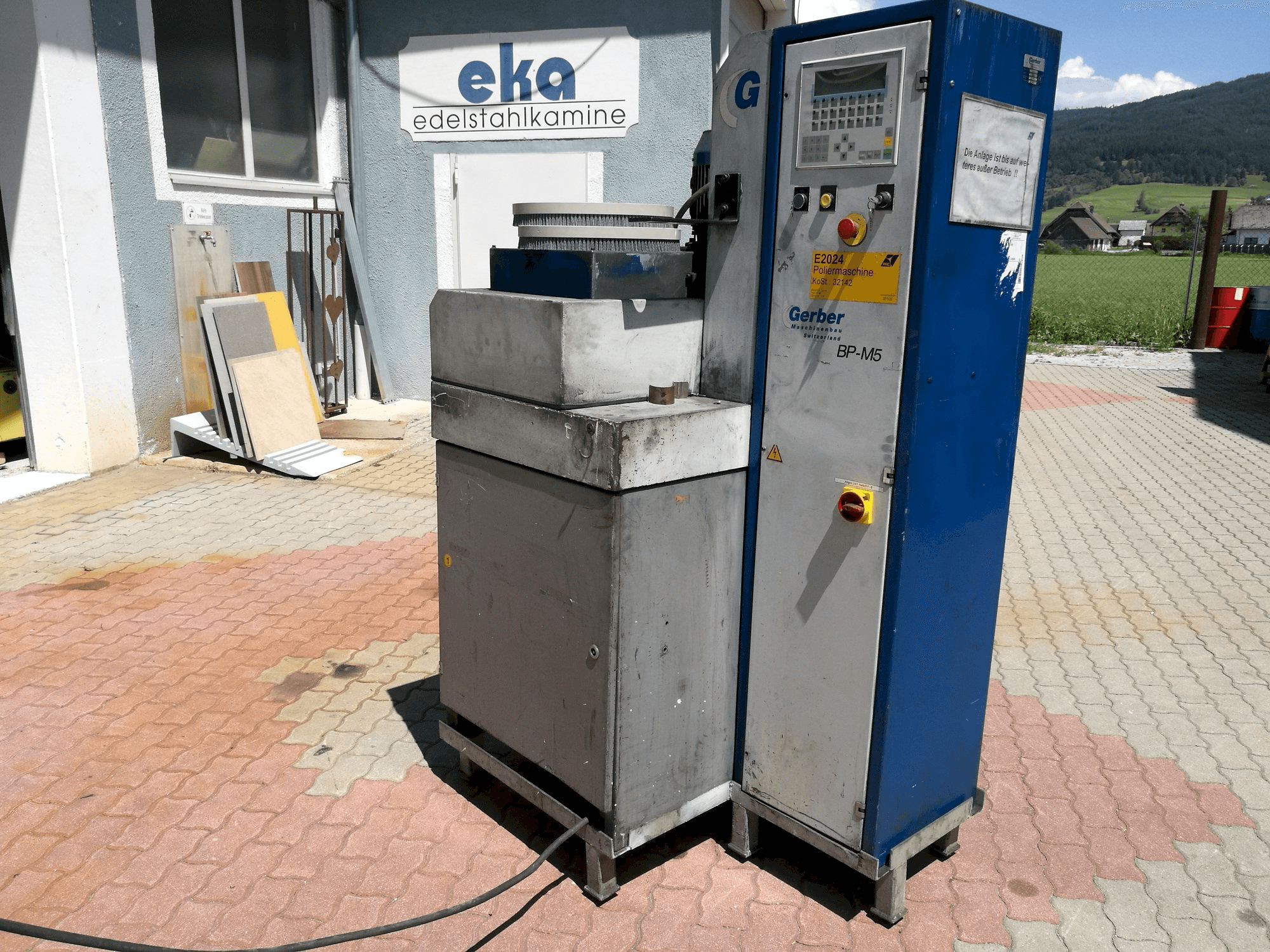 Vista frontale della macchina Gerber BP-M5