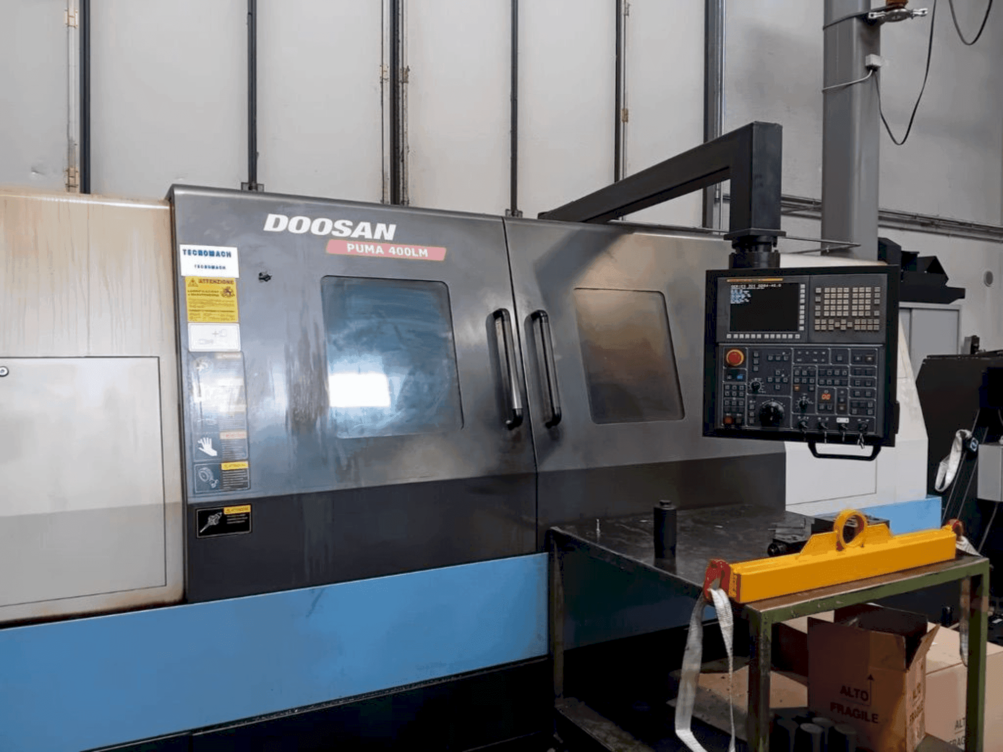 Vista frontale della macchina DOOSAN PUMA 400LM