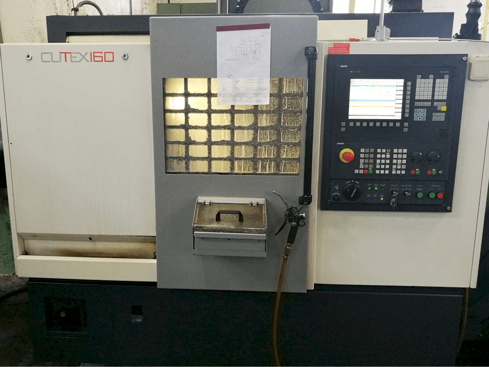 Vista frontale della macchina HWACHEON CUTEX-160