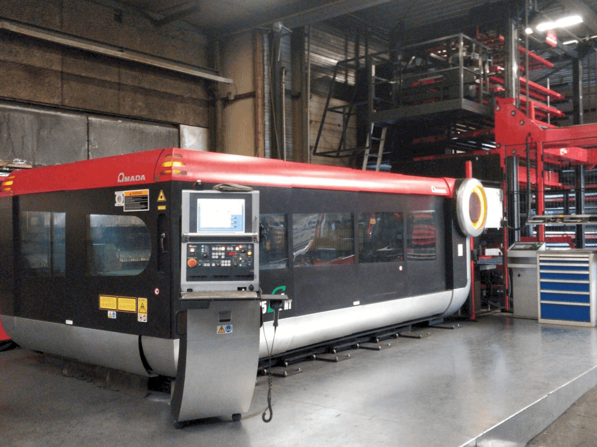 Vista frontale della macchina AMADA LC-3015F1NT 4kW CO2