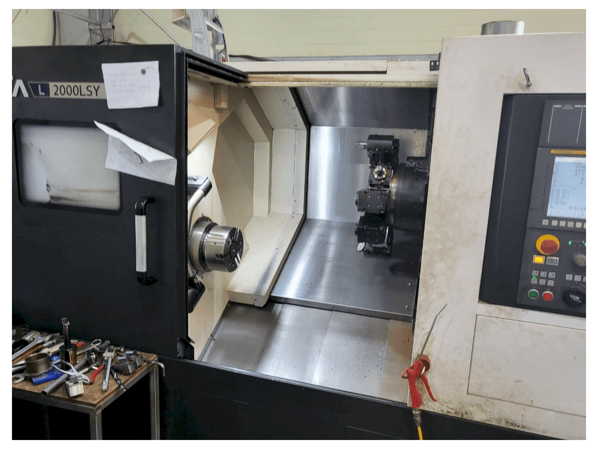 Vista frontale della macchina Hyundai Wia L2000LSY