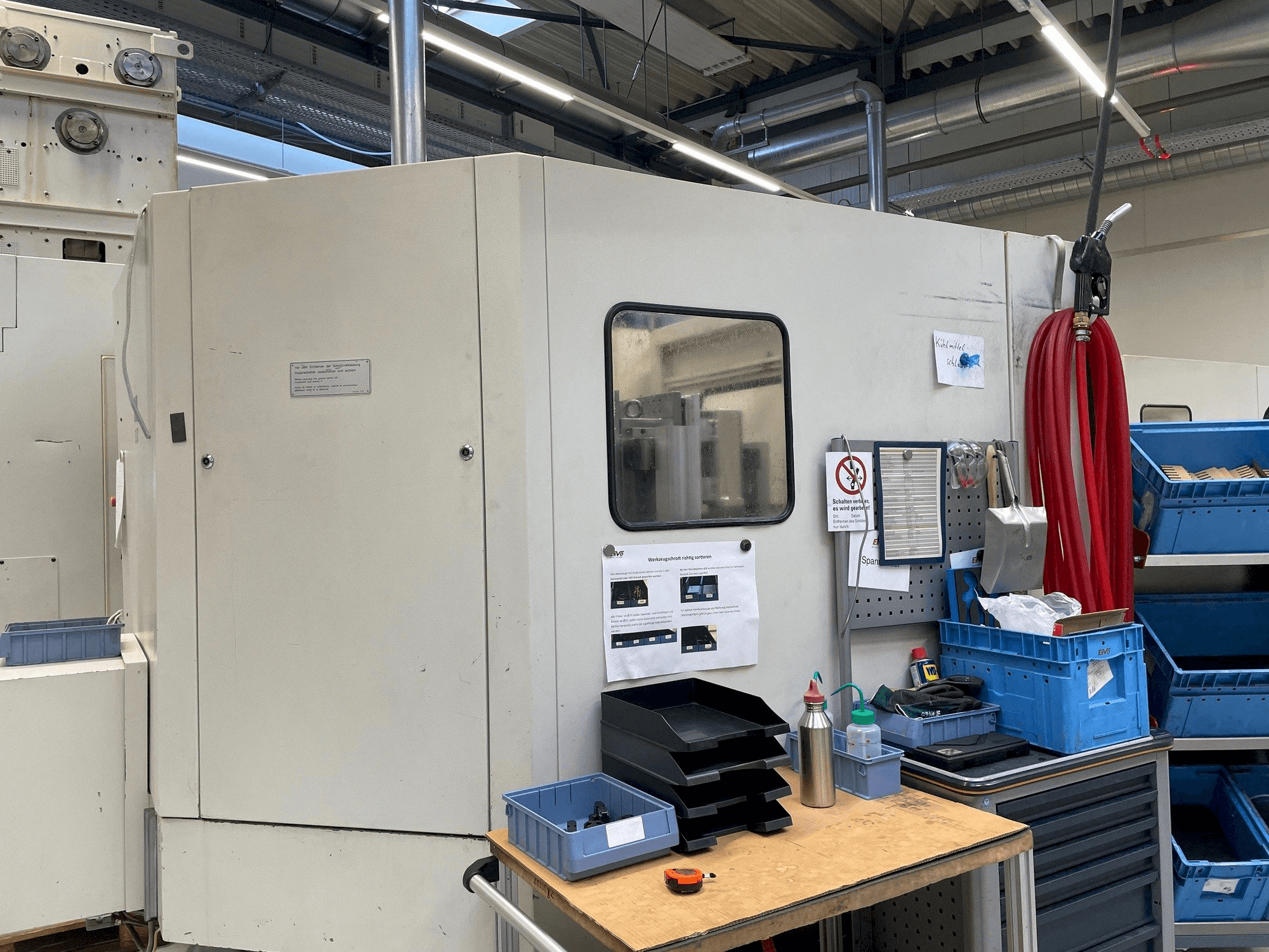 Vista laterale sinistra della macchina HELLER MC 16