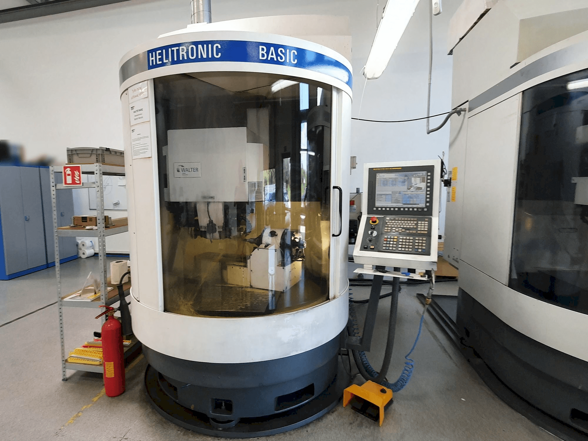 Vista frontale della macchina Walter Helitronic BASIC-F