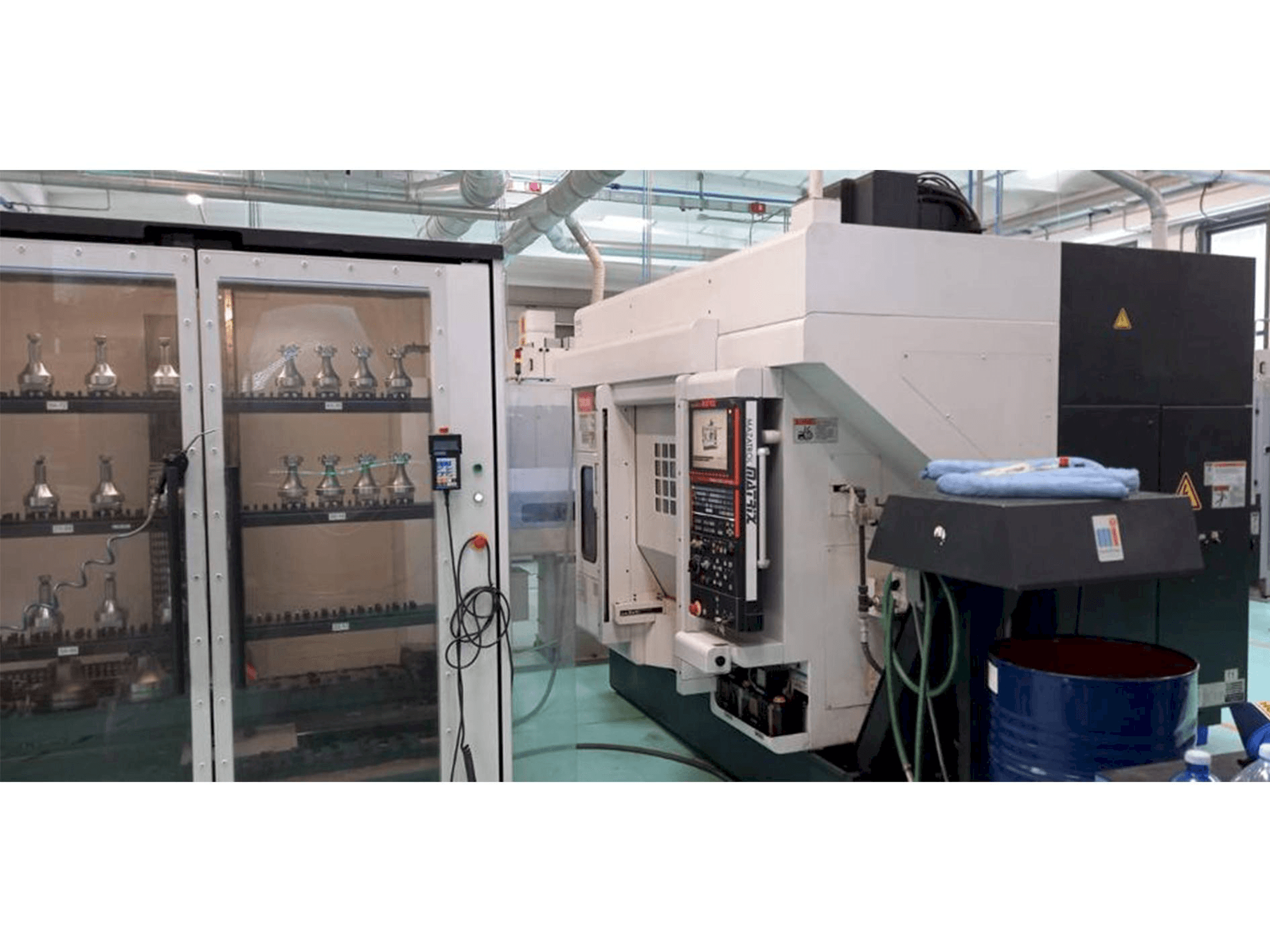 Vista frontale della macchina Mazak Variaxis 500-5X II