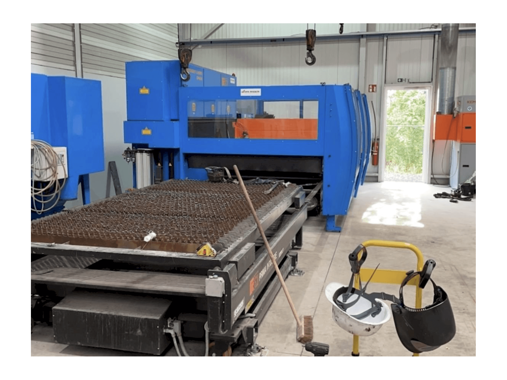 Vista frontale della macchina Prima Industrie Platino 1530