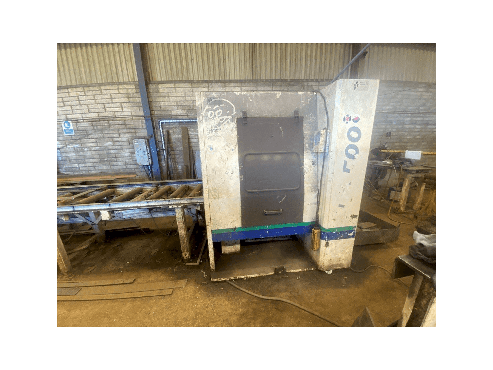 Vista frontale della macchina GEKA ALFA 500/150