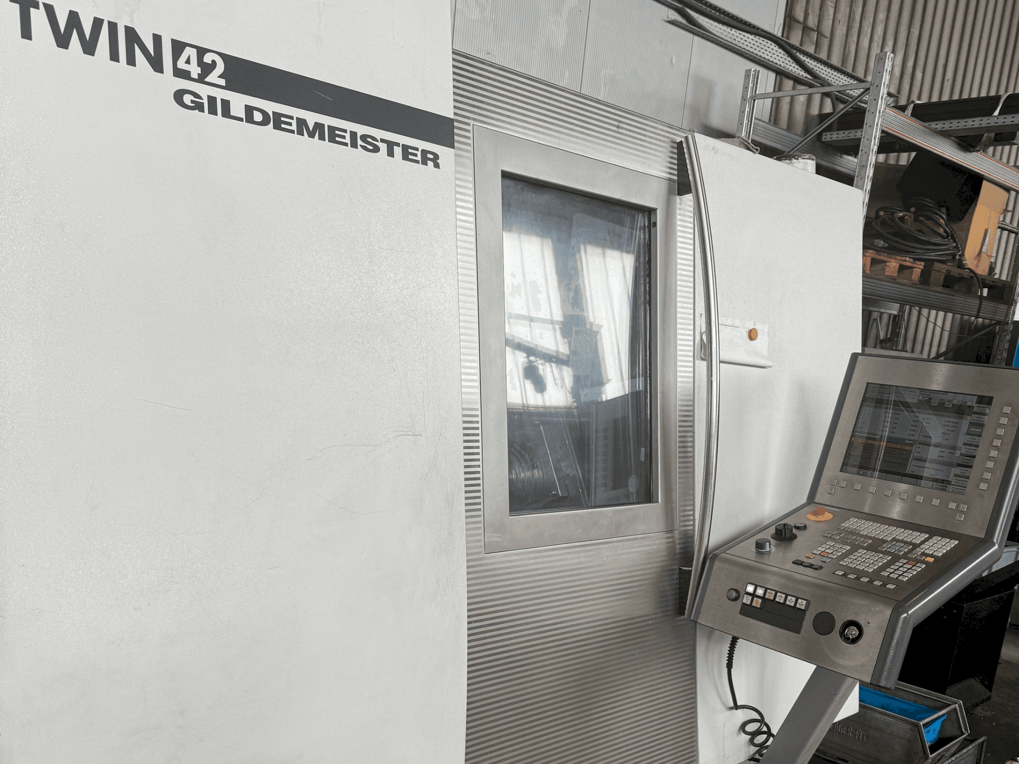 Vista frontale della macchina Gildemeister Twin 41