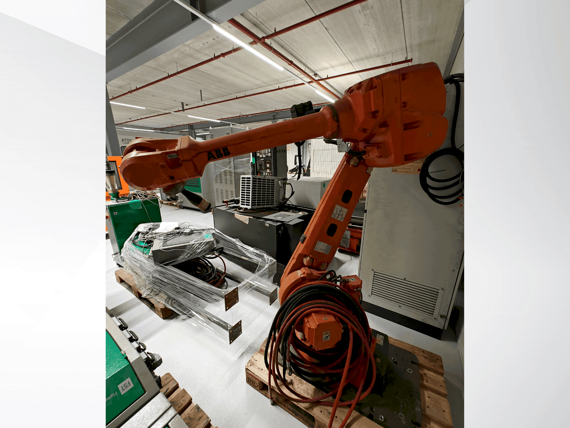 Vista frontale della macchina ABB IRB 4600