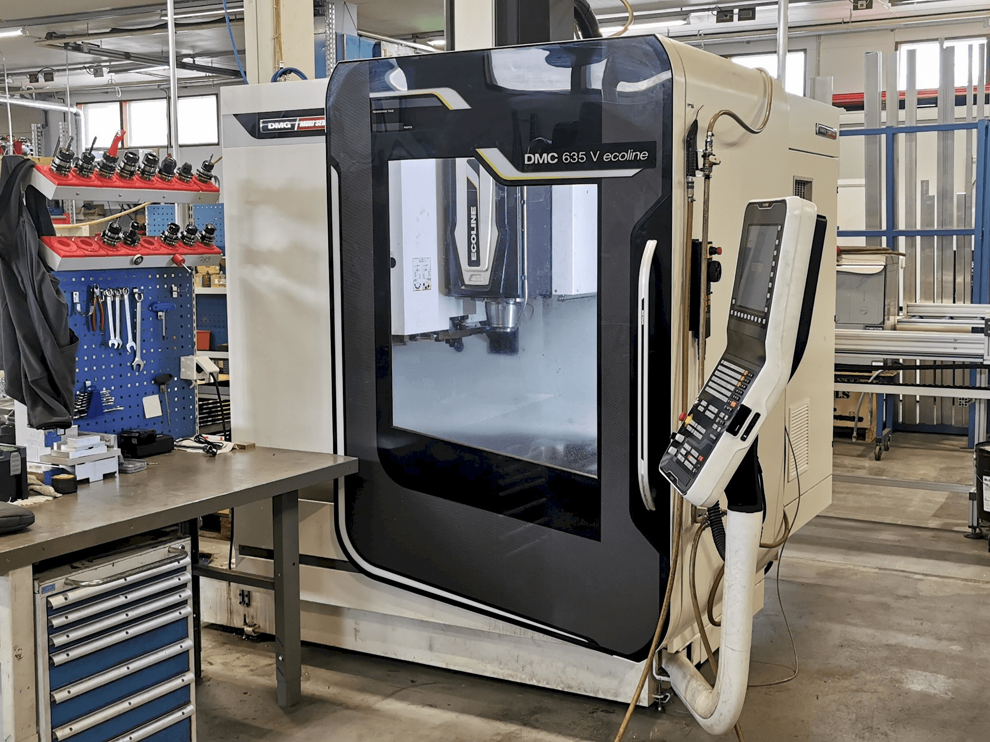 Vista frontale della macchina DMG Mori Seiki DMC 635 V Ecoline