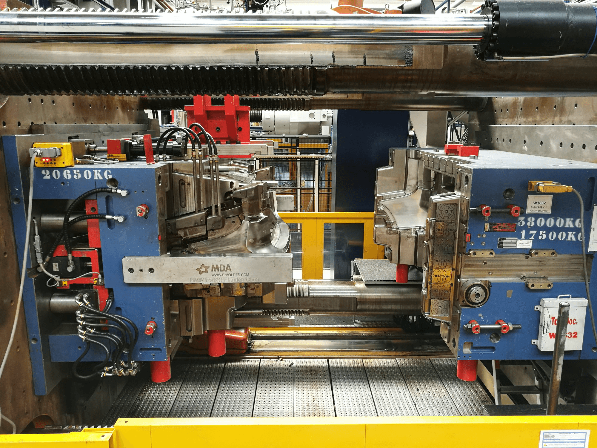 Vista frontale della macchina Husky E 3650 RS 170/155