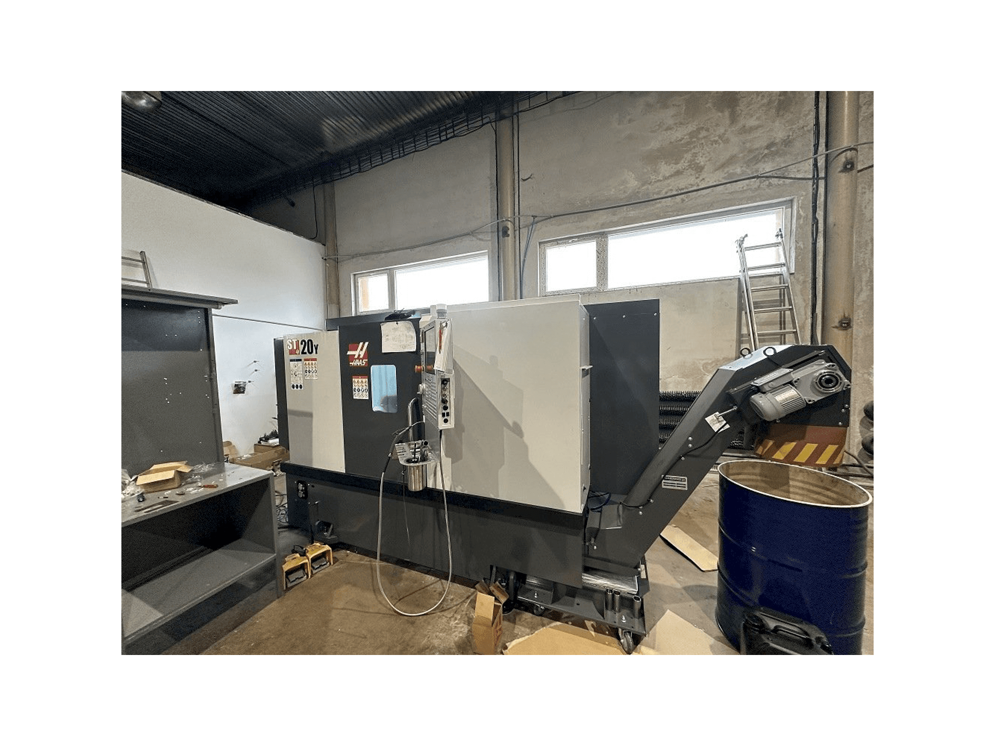 Vista frontale della macchina HAAS ST-20Y
