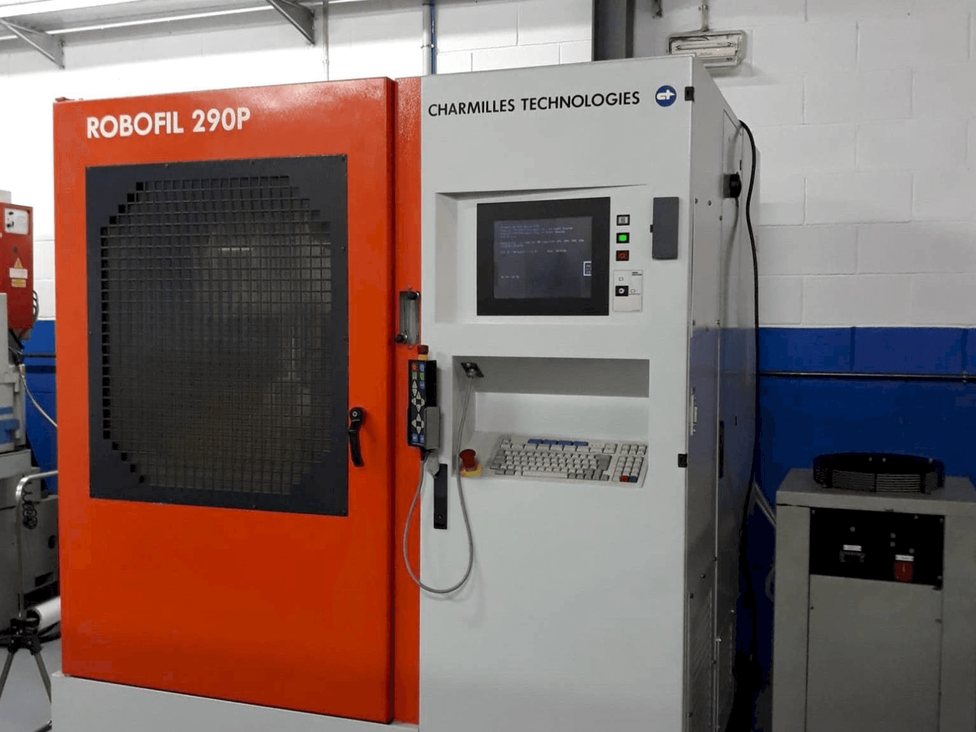 Vista frontale della macchina CHARMILLES ROBOFIL 290 P