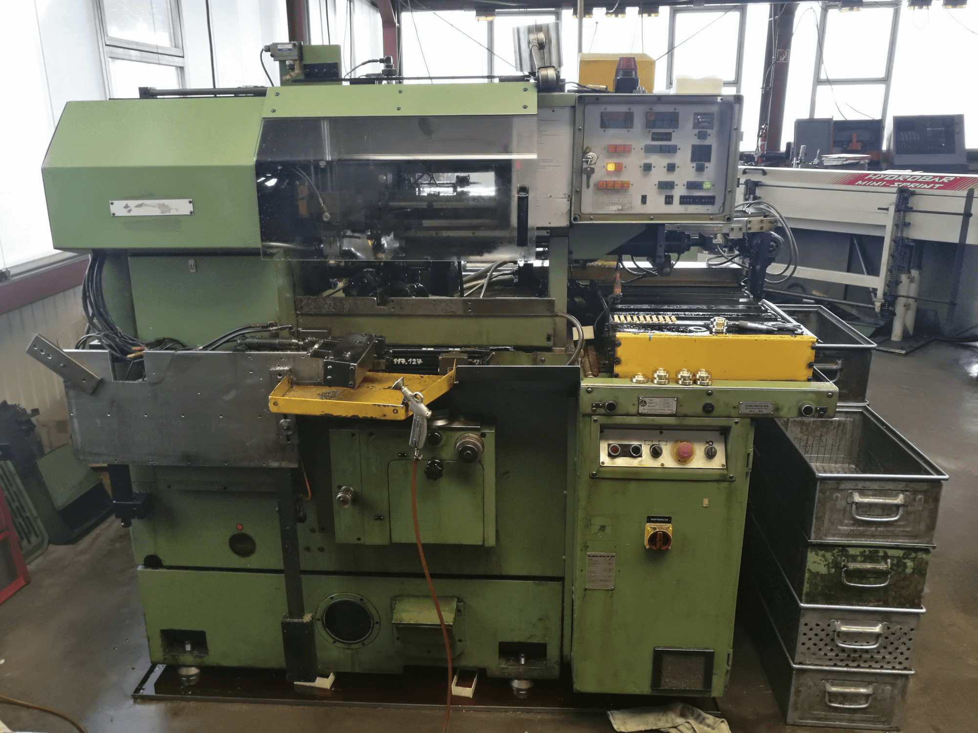 Vista frontale della macchina KOEPFER 153 B